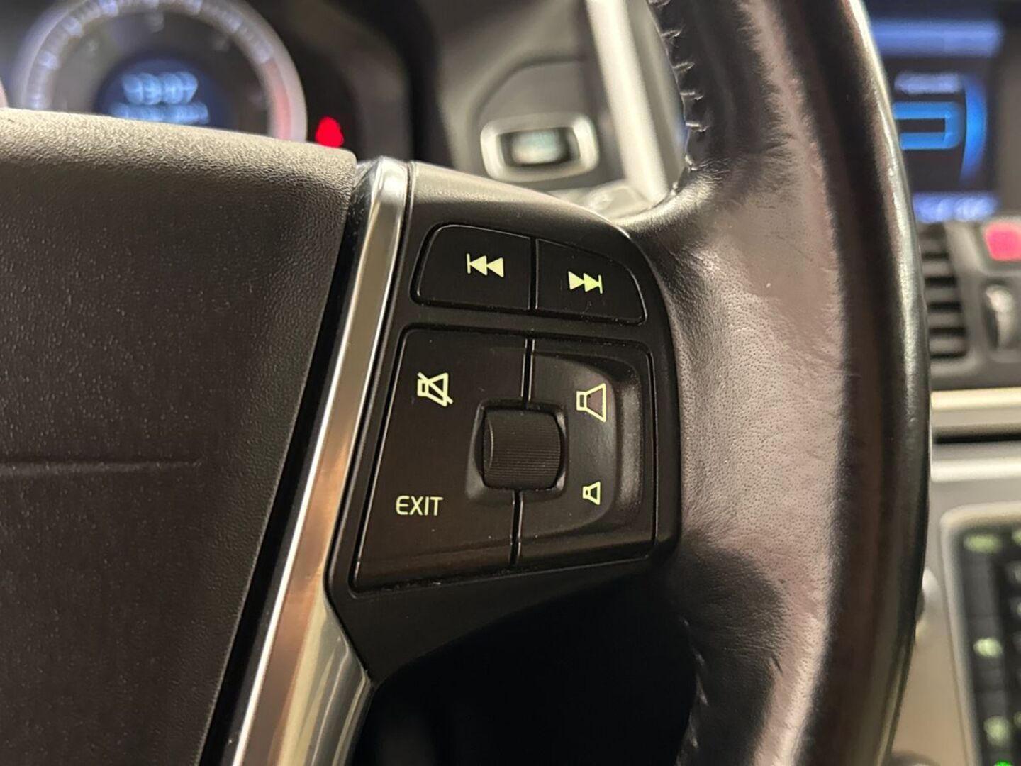 VOLVO XC60 2011