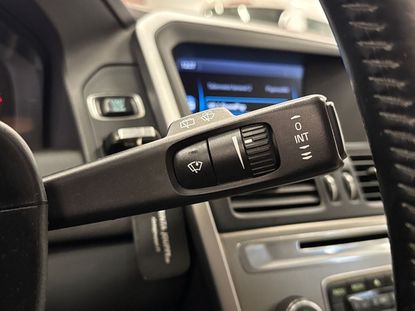 VOLVO XC60 2011