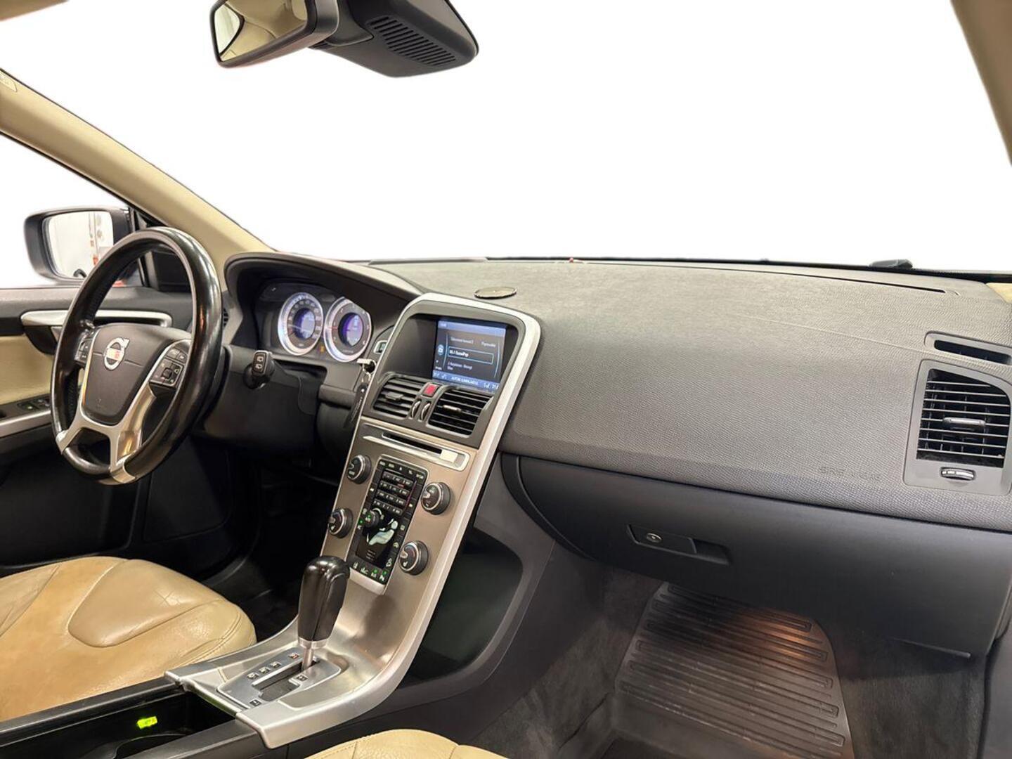 VOLVO XC60 2011
