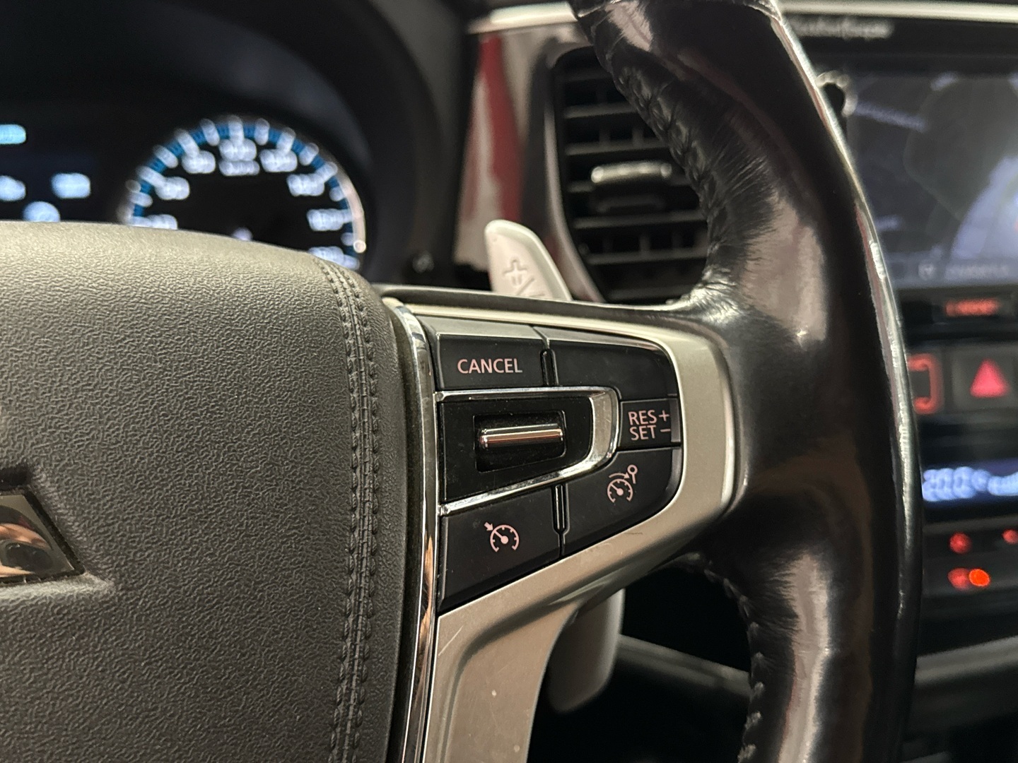 MITSUBISHI Outlander 2016