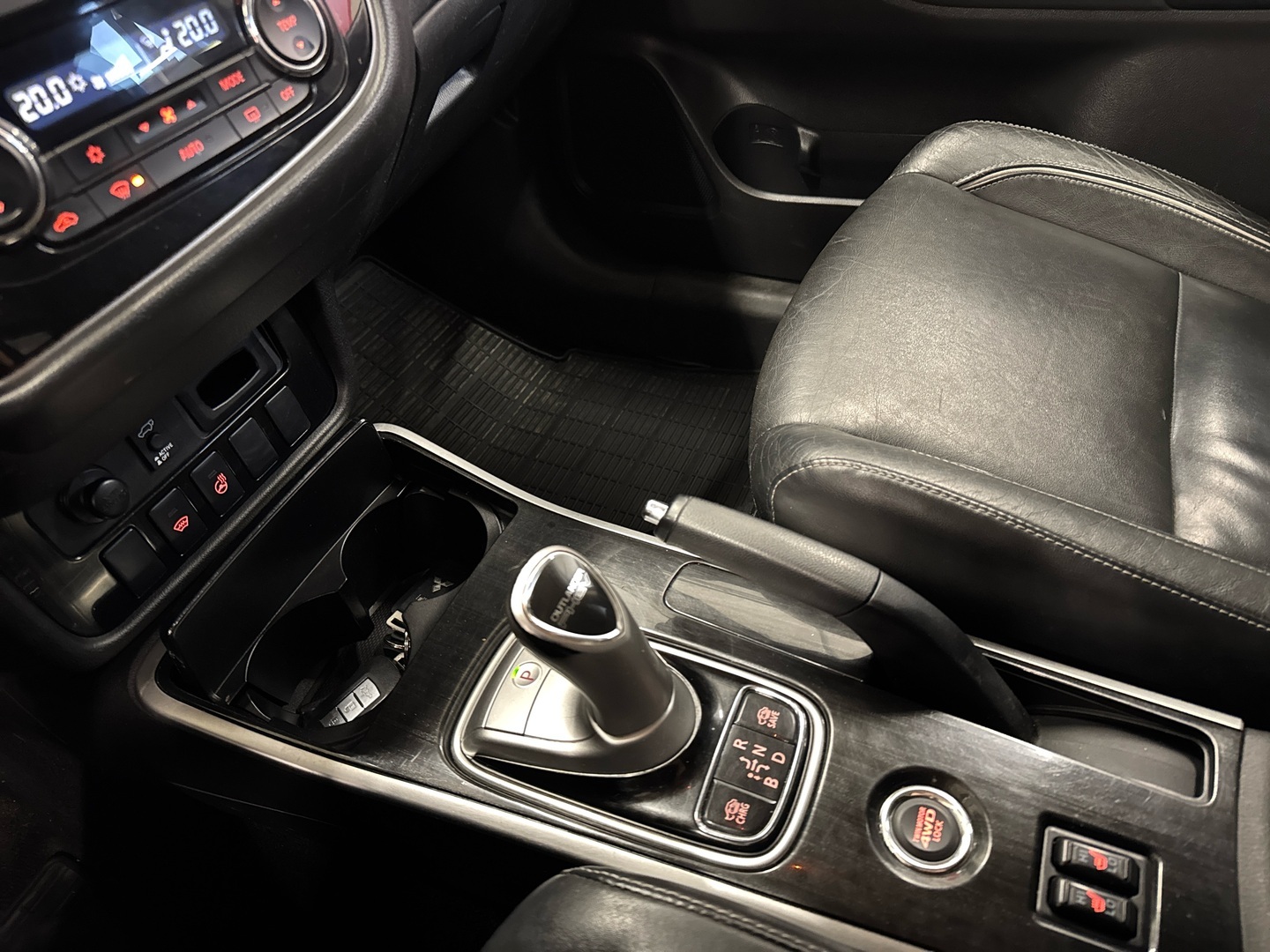 MITSUBISHI Outlander 2016