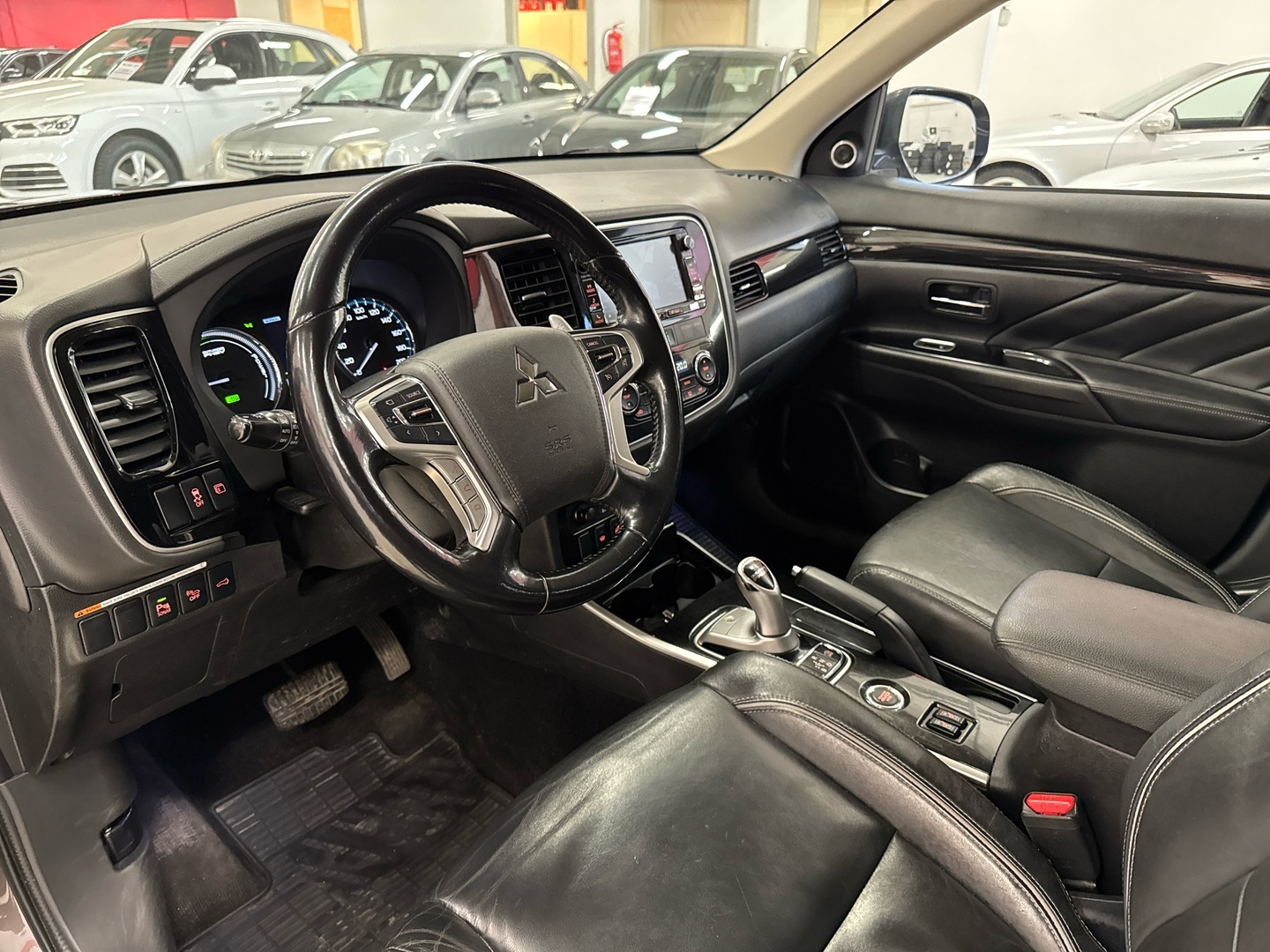 MITSUBISHI Outlander 2016