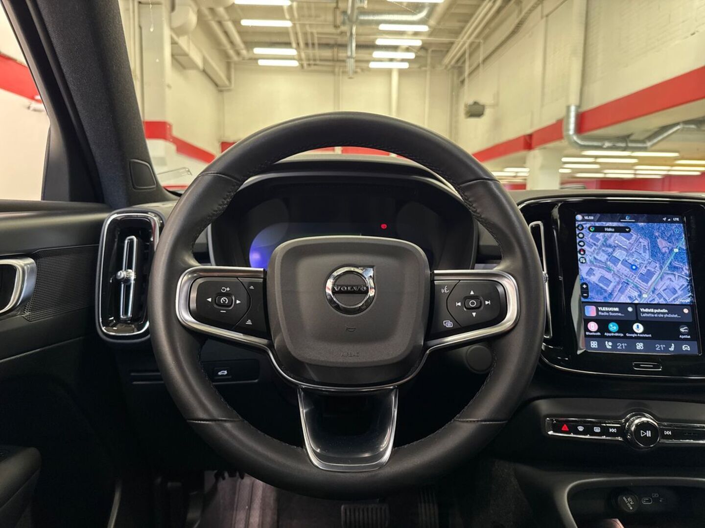 VOLVO XC40 2023