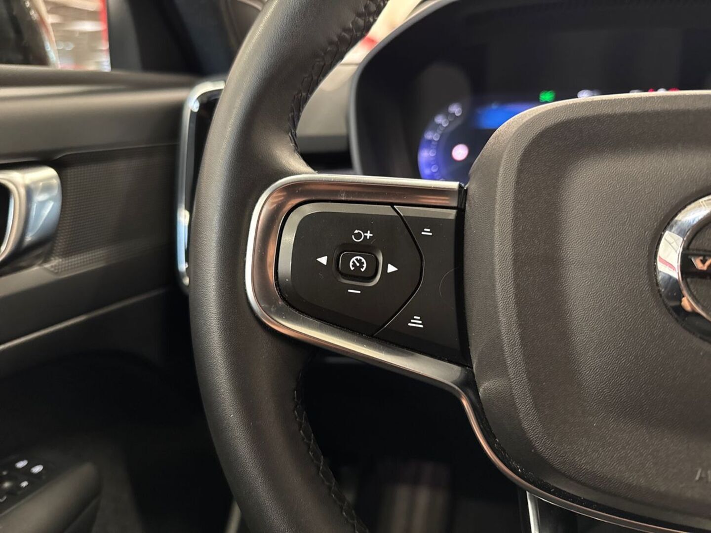 VOLVO XC40 2023