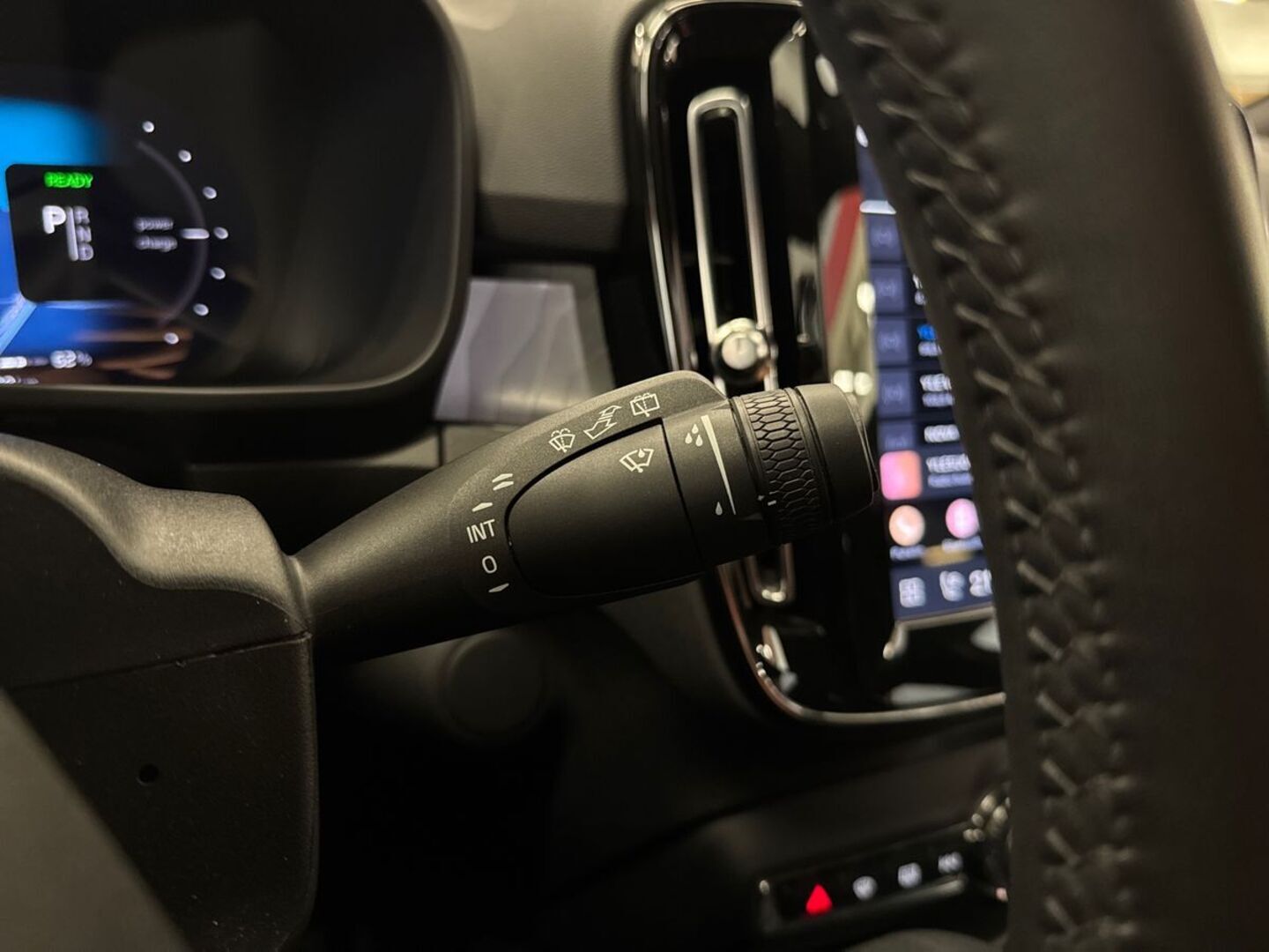VOLVO XC40 2023