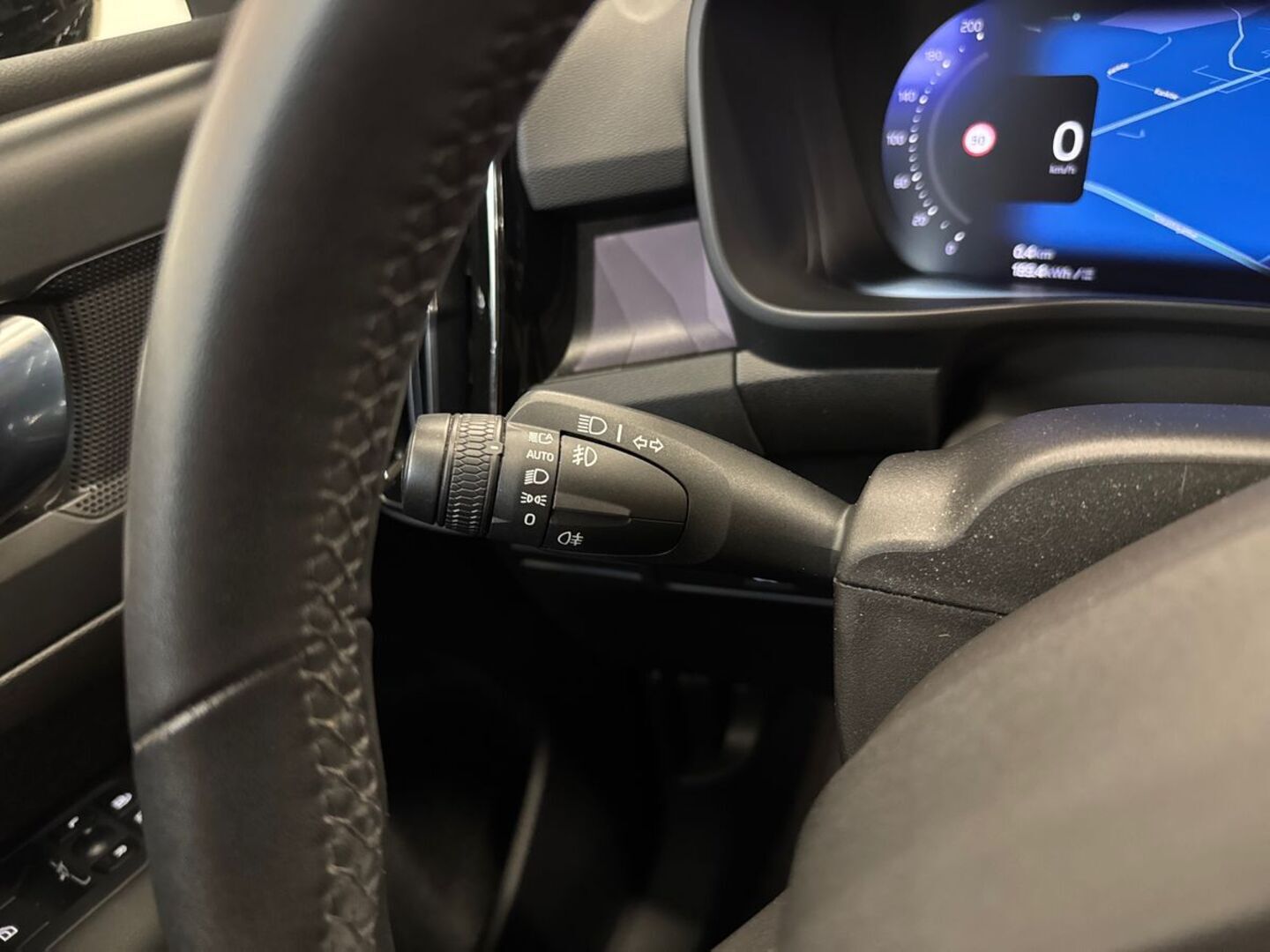 VOLVO XC40 2023
