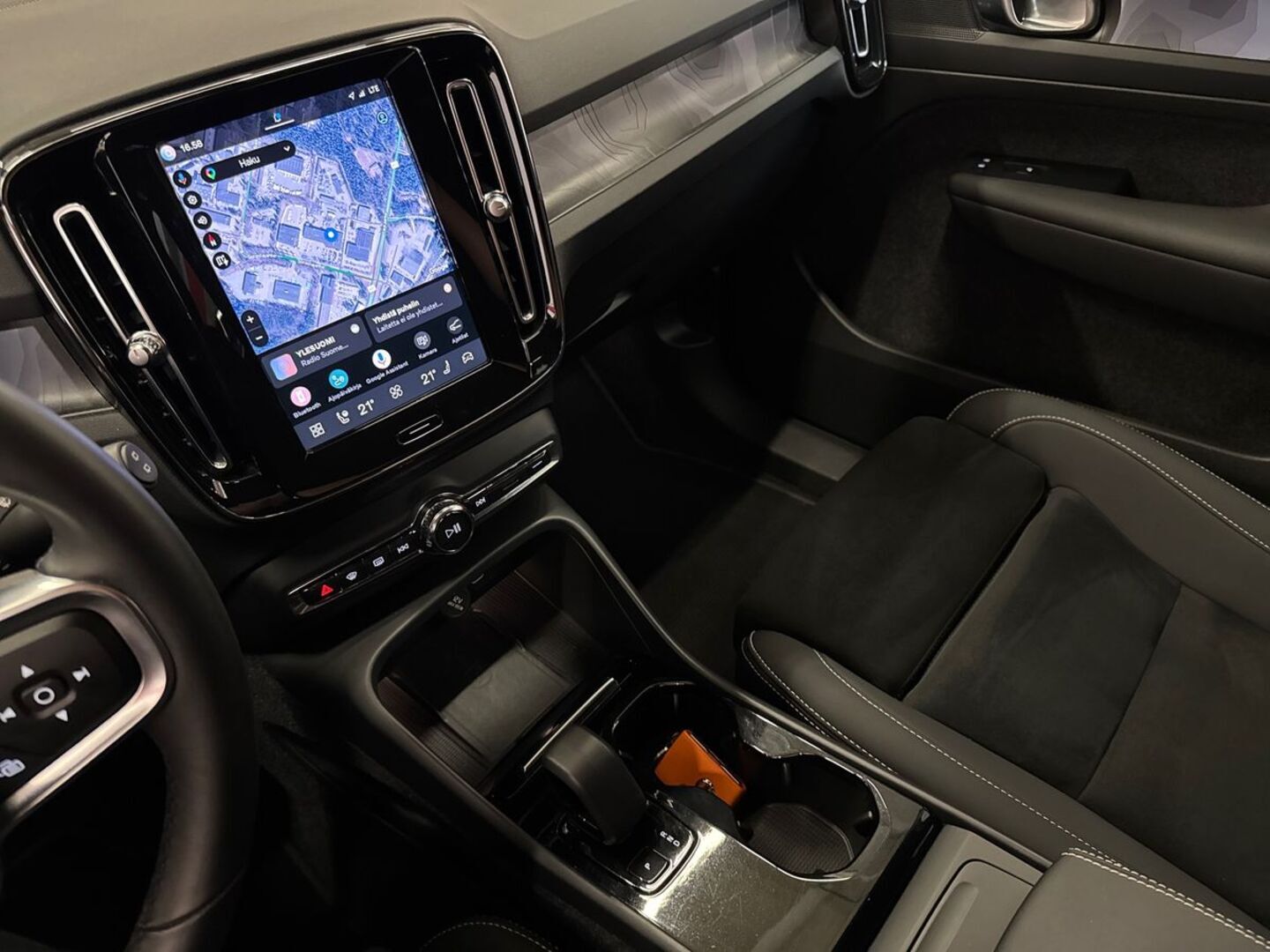 VOLVO XC40 2023