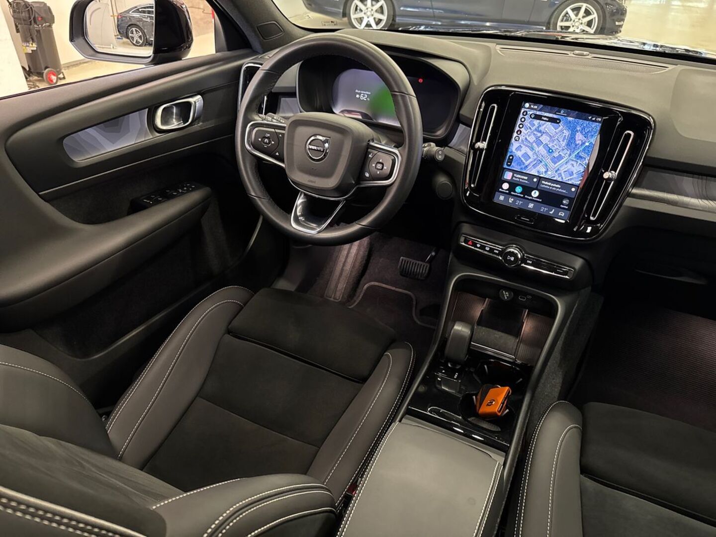 VOLVO XC40 2023