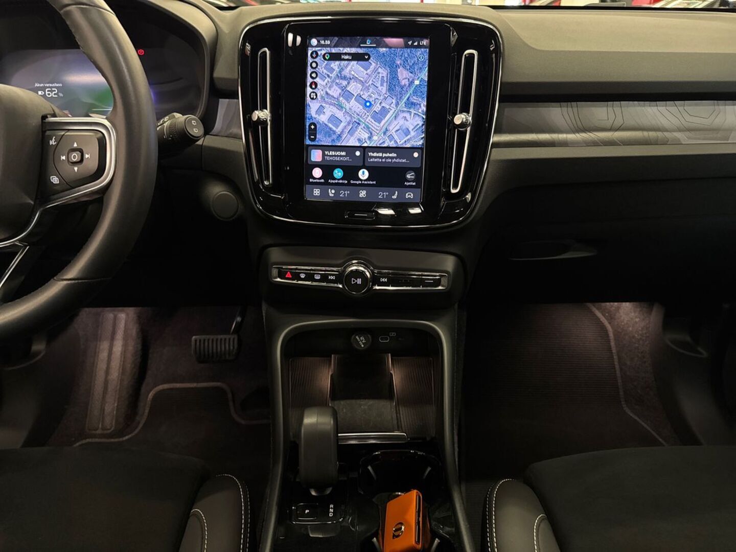 VOLVO XC40 2023