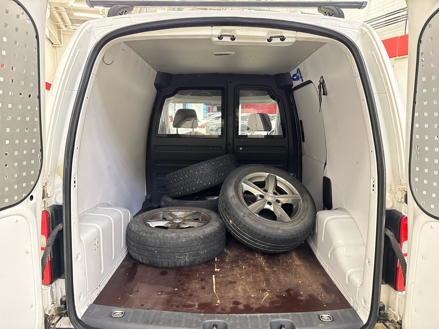 VOLKSWAGEN Caddy 2011