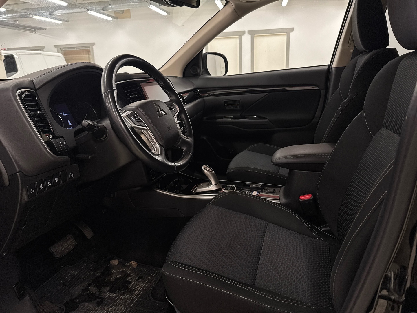 MITSUBISHI Outlander PHEV 2019