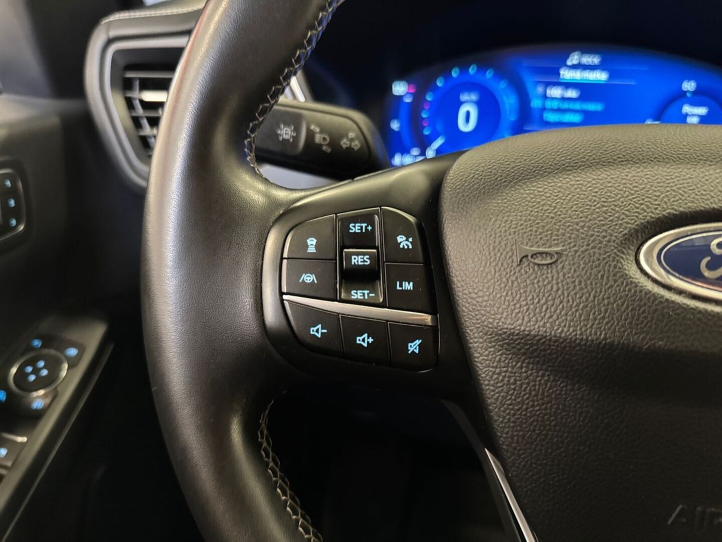 FORD Kuga 2023