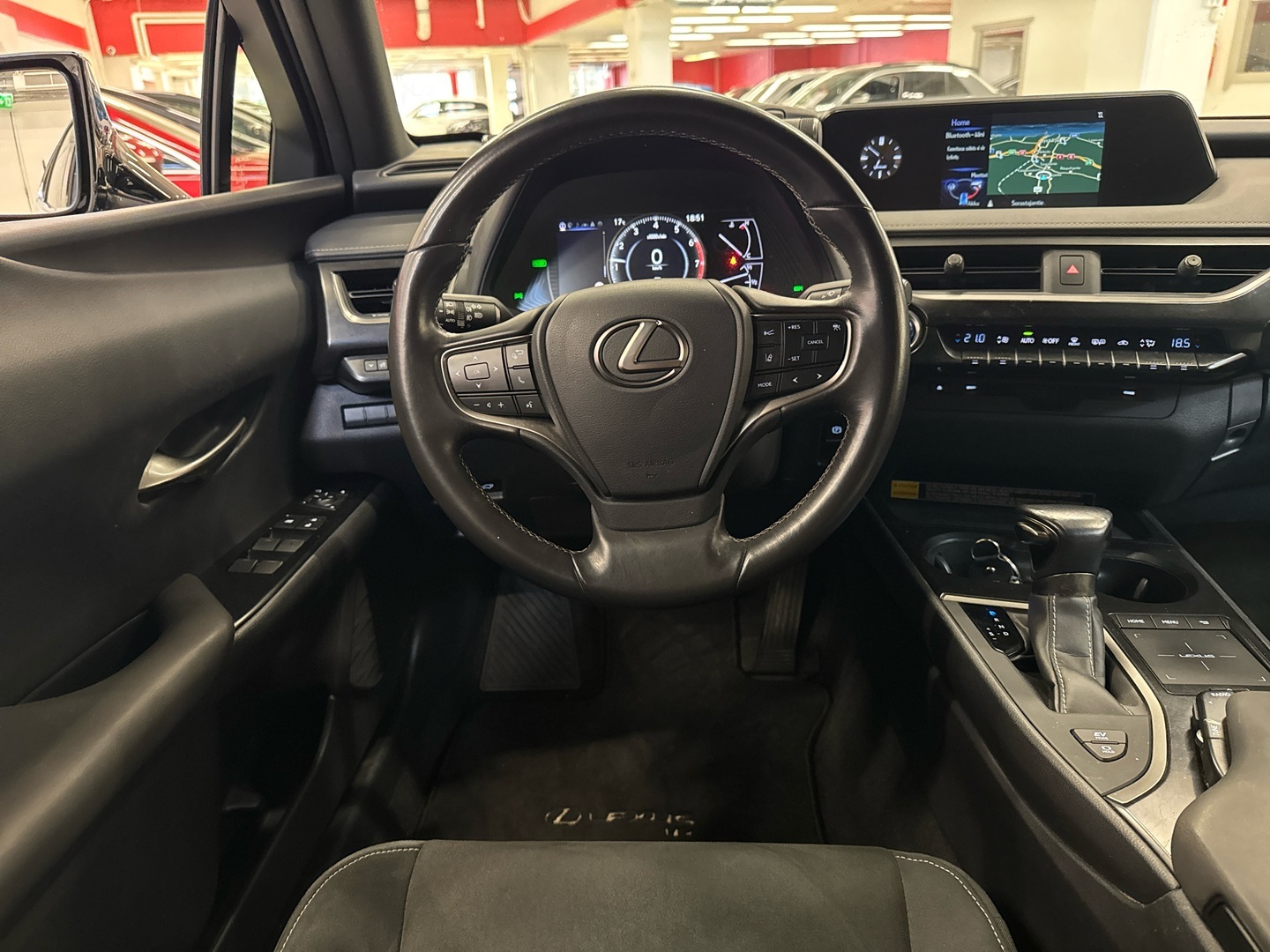 LEXUS UX 2020