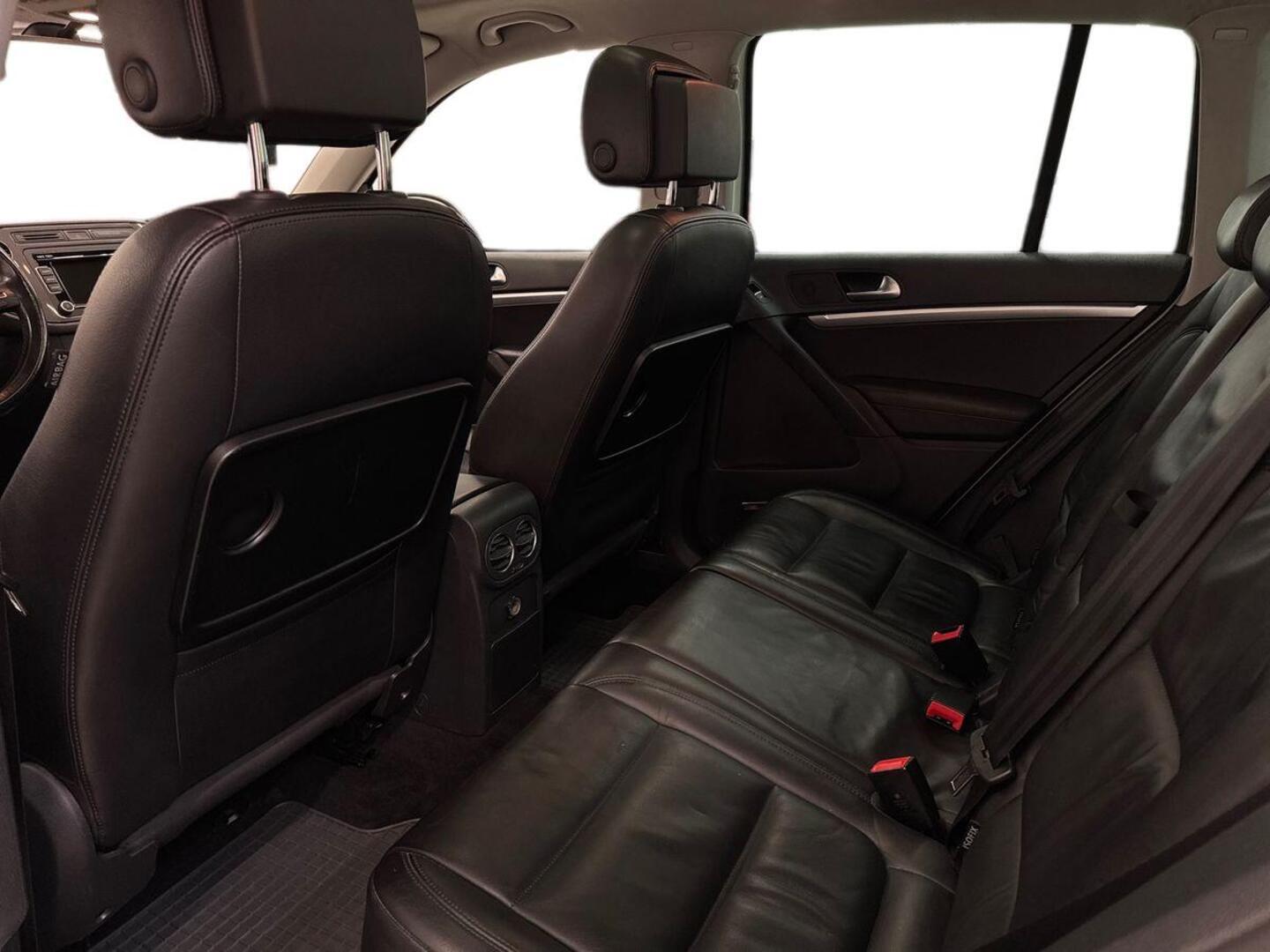 VOLKSWAGEN Tiguan 10