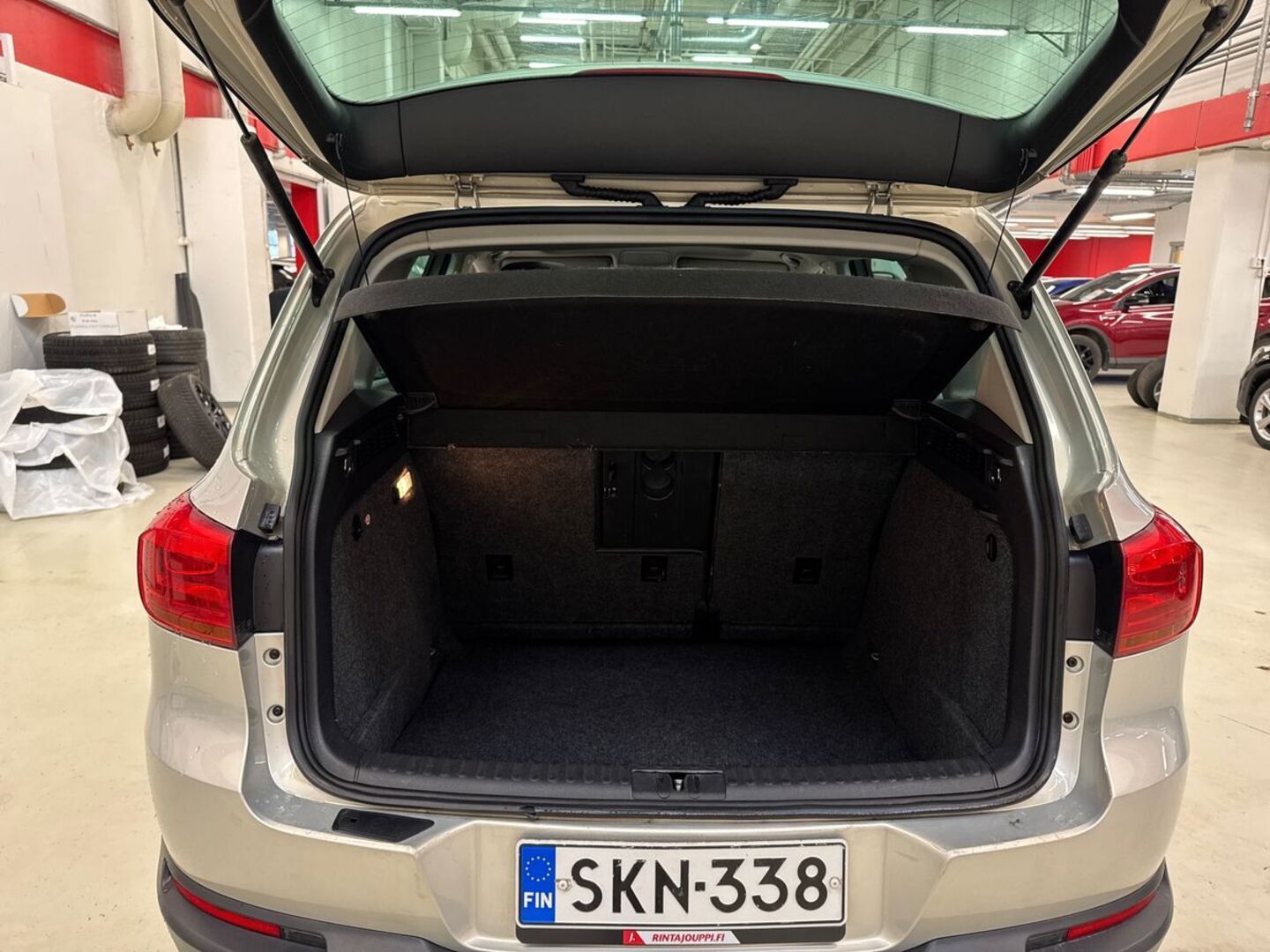 VOLKSWAGEN Tiguan 11