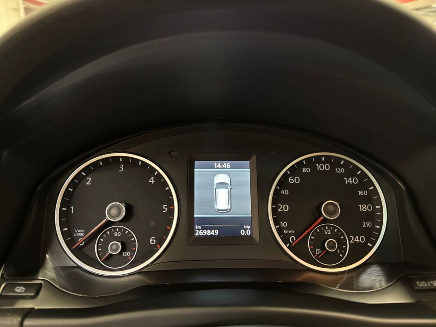 VOLKSWAGEN Tiguan 19