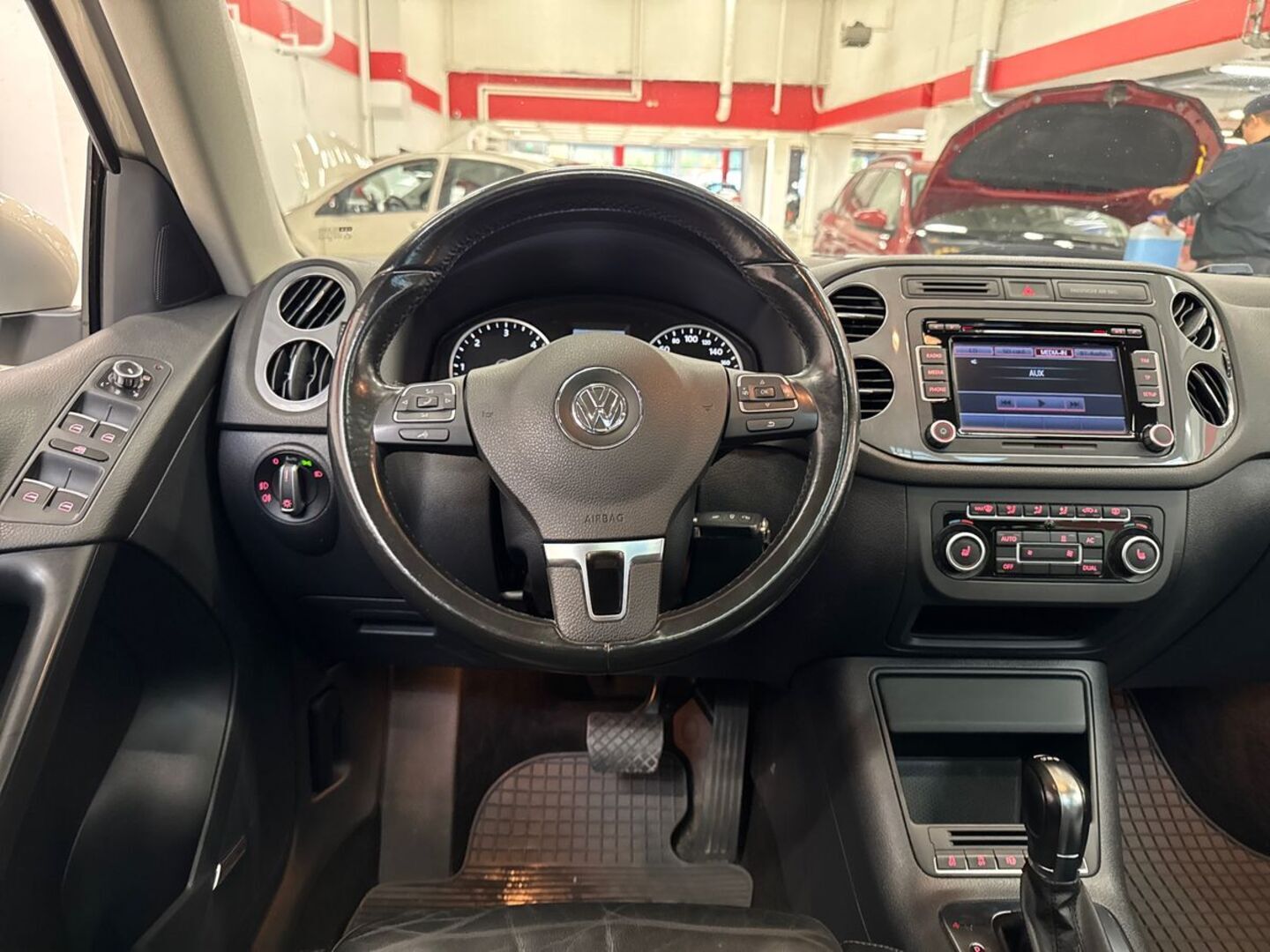 VOLKSWAGEN Tiguan 21