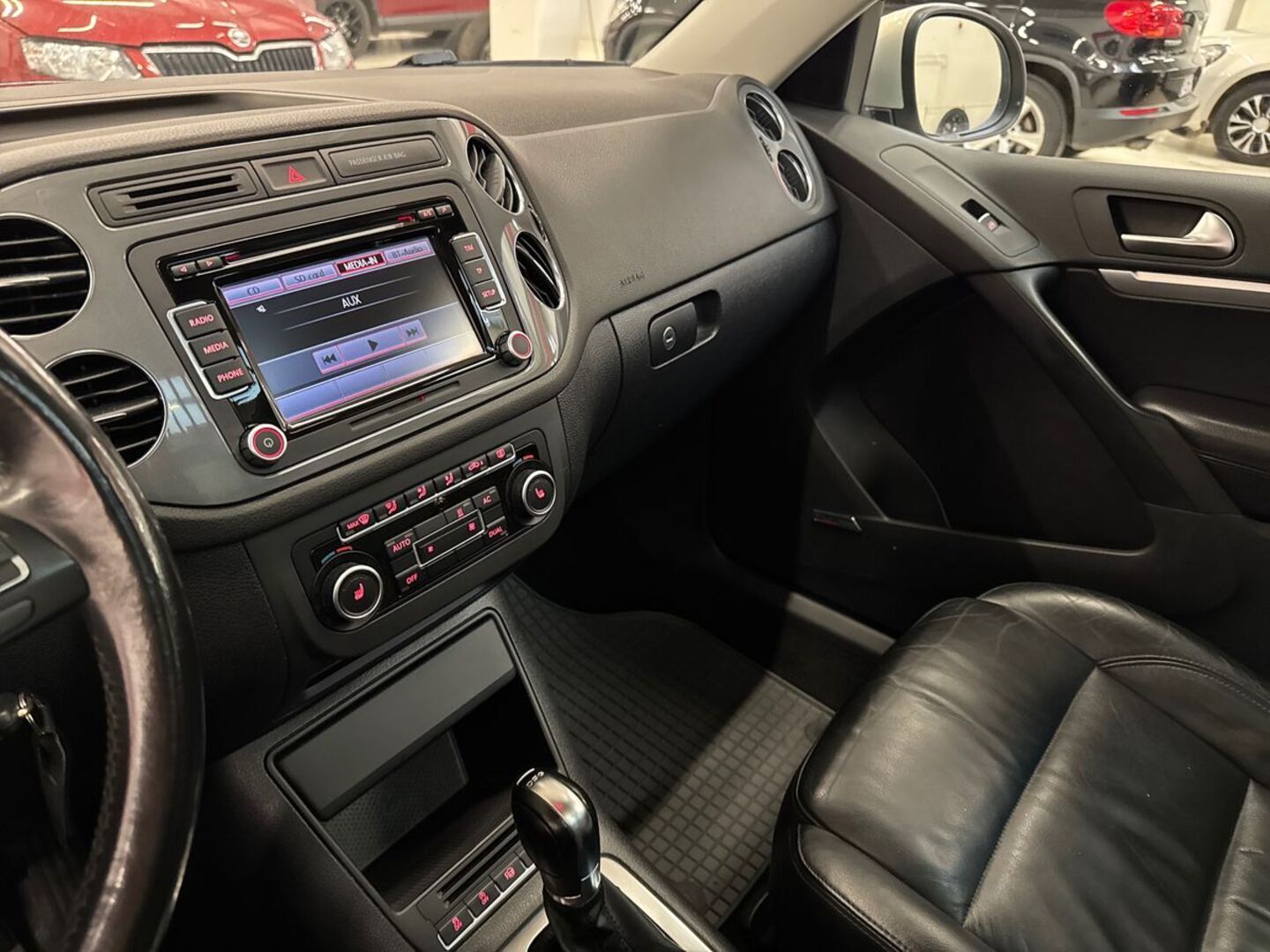 VOLKSWAGEN Tiguan 26