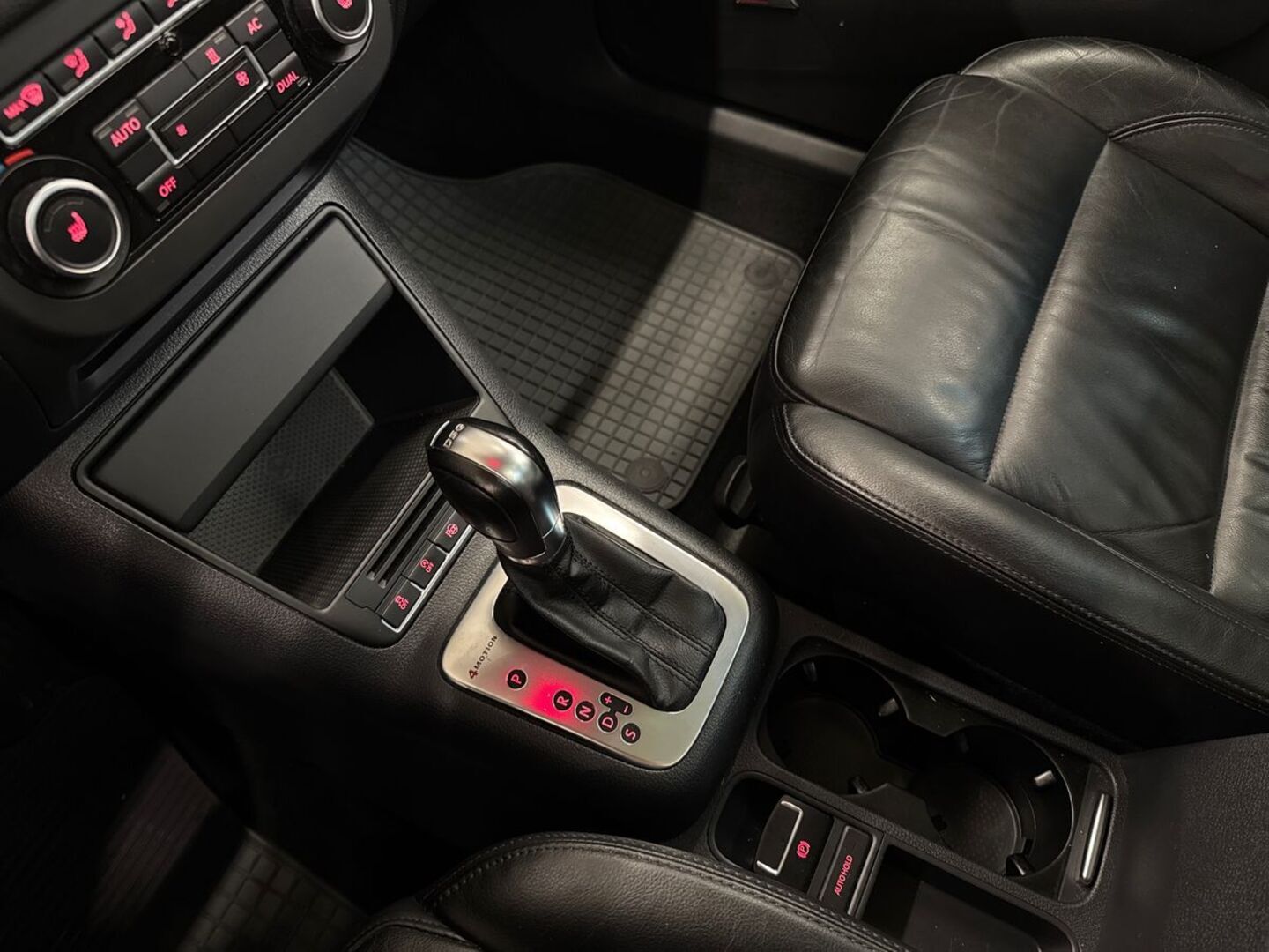VOLKSWAGEN Tiguan 27