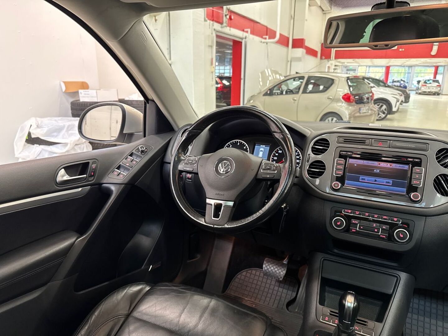 VOLKSWAGEN Tiguan 29