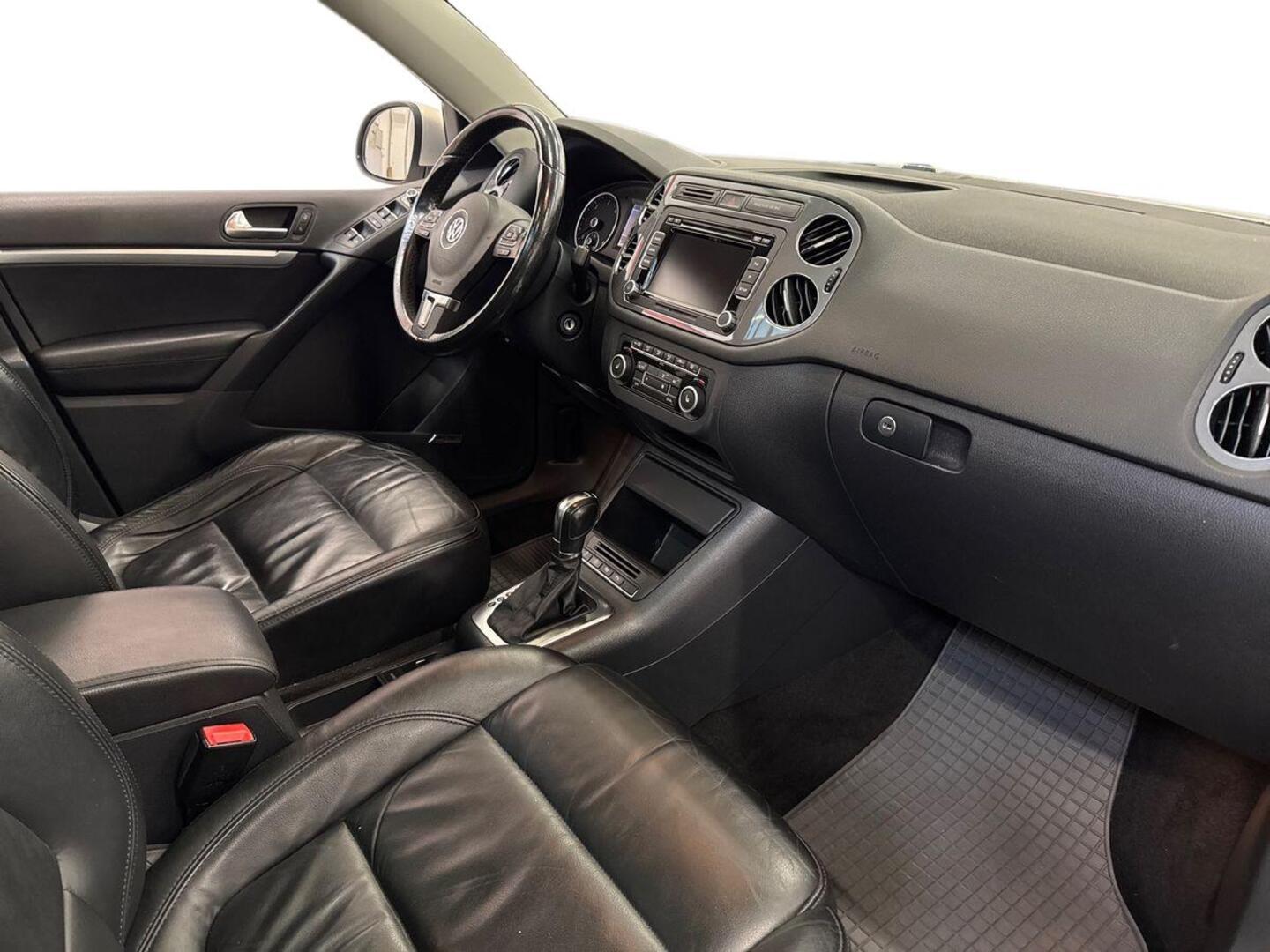 VOLKSWAGEN Tiguan 9