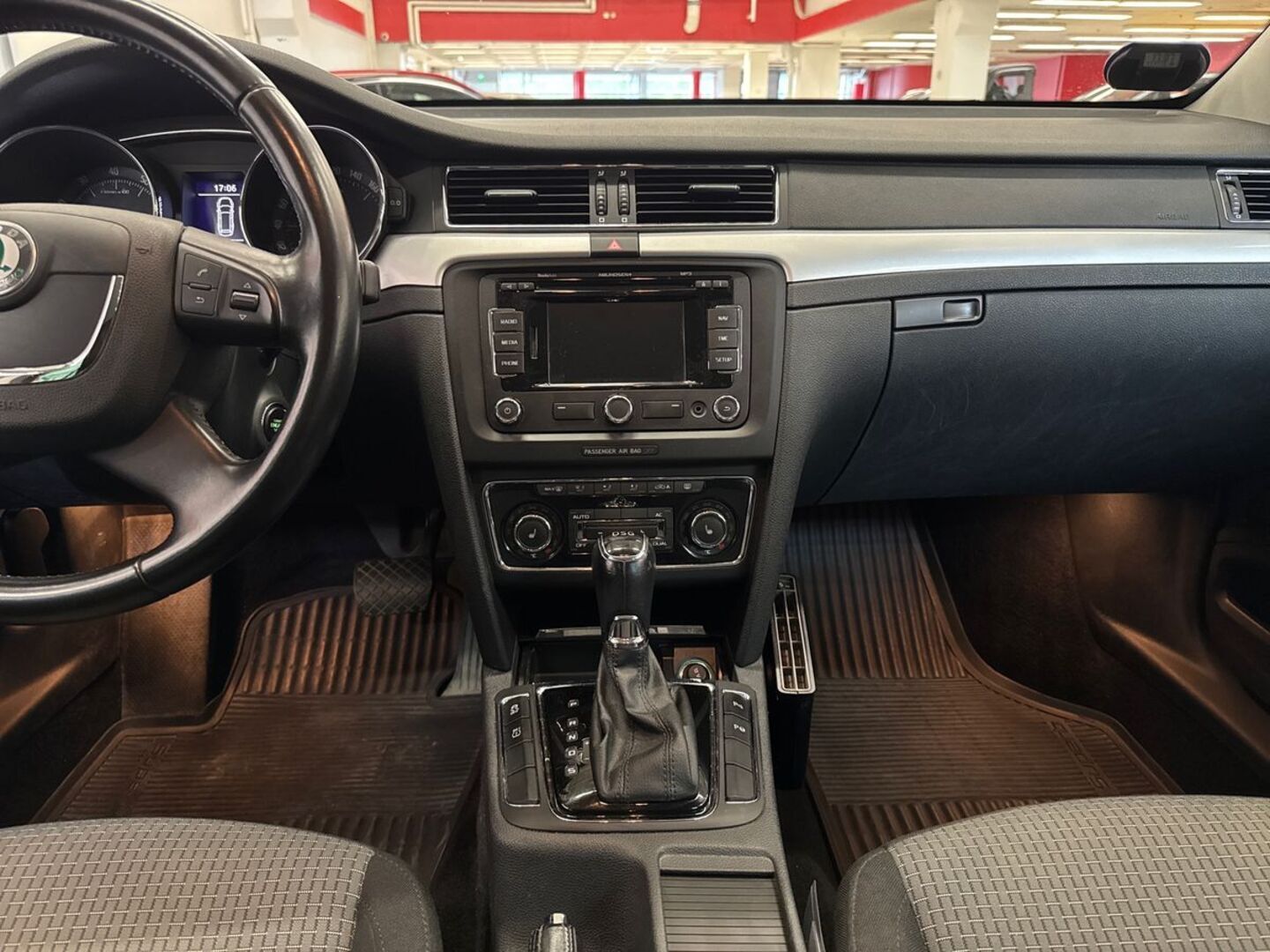 SKODA Superb 2013