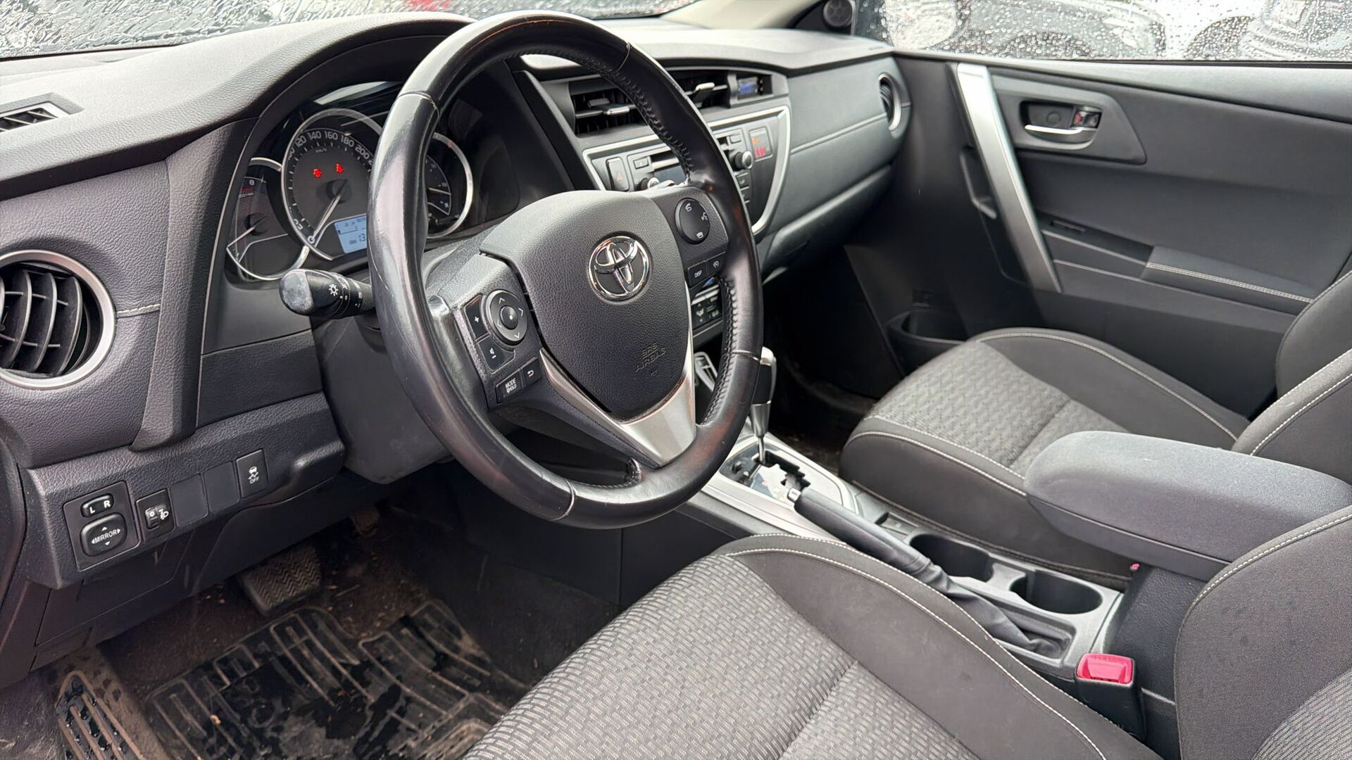 TOYOTA Auris 2014
