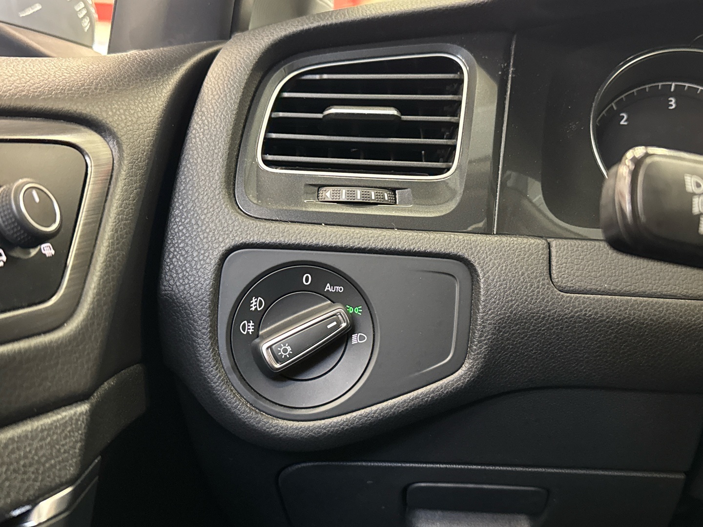 VOLKSWAGEN Golf 2018