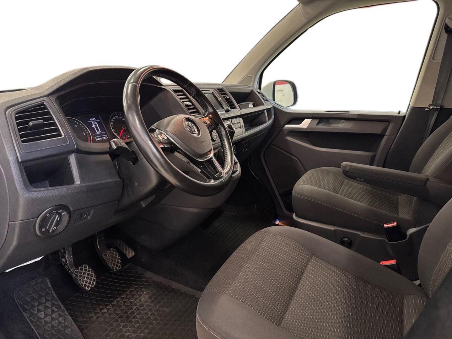VOLKSWAGEN Caravelle 2016