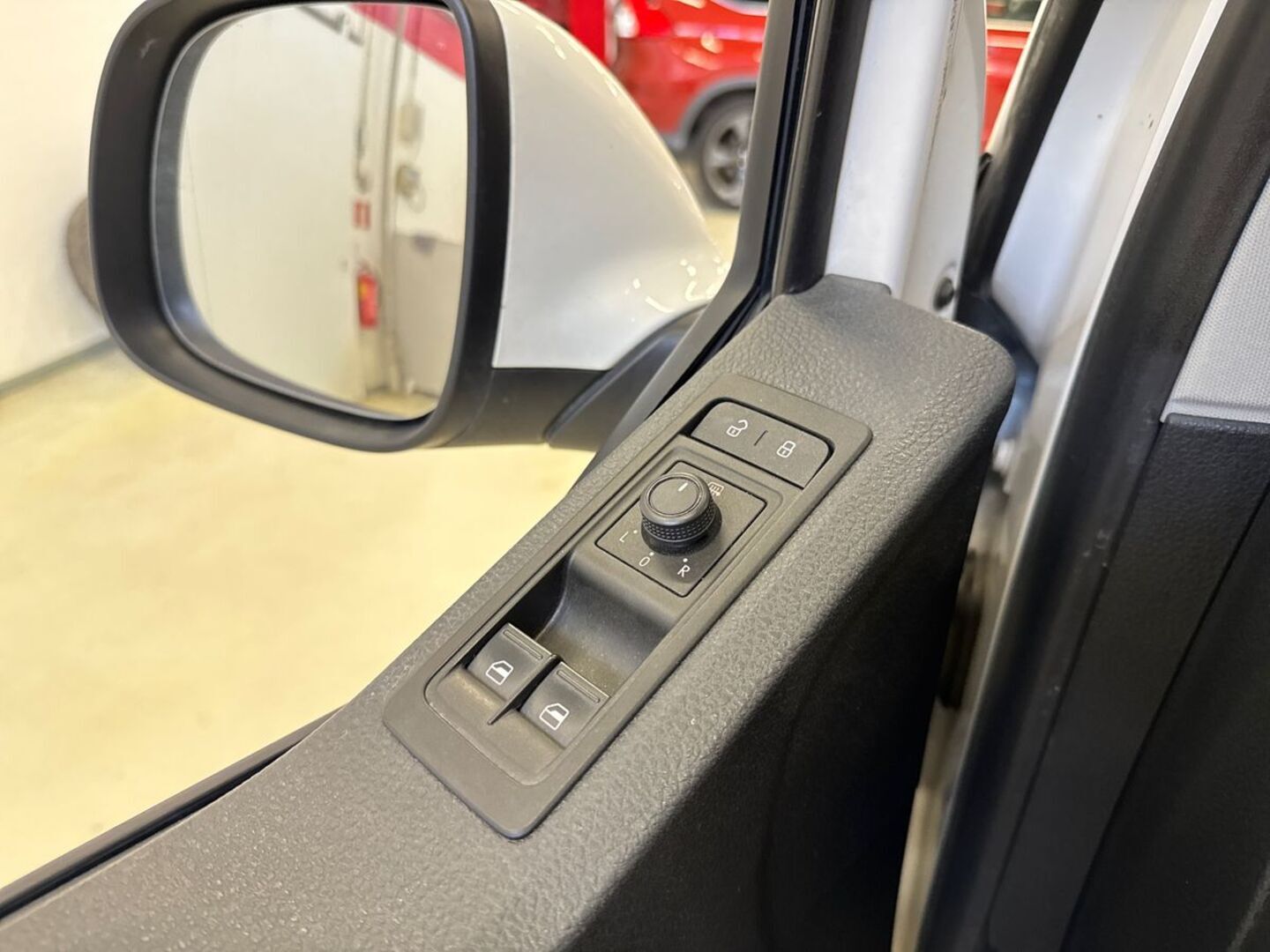 VOLKSWAGEN Caravelle 2016