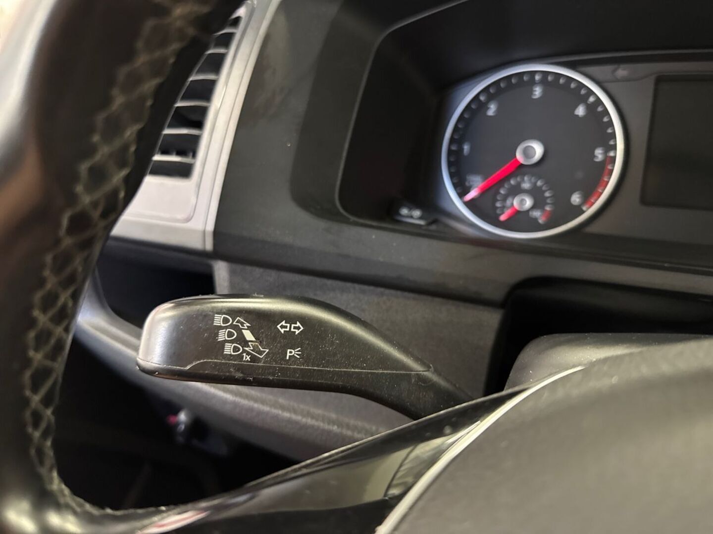 VOLKSWAGEN Caravelle 2016