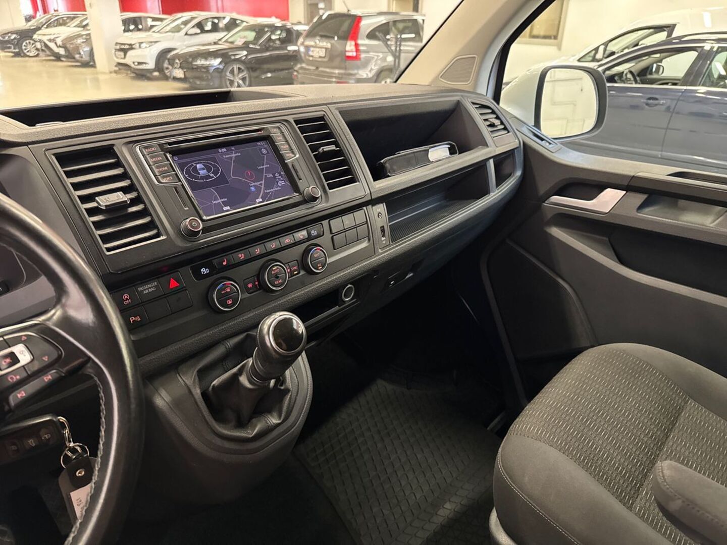 VOLKSWAGEN Caravelle 2016