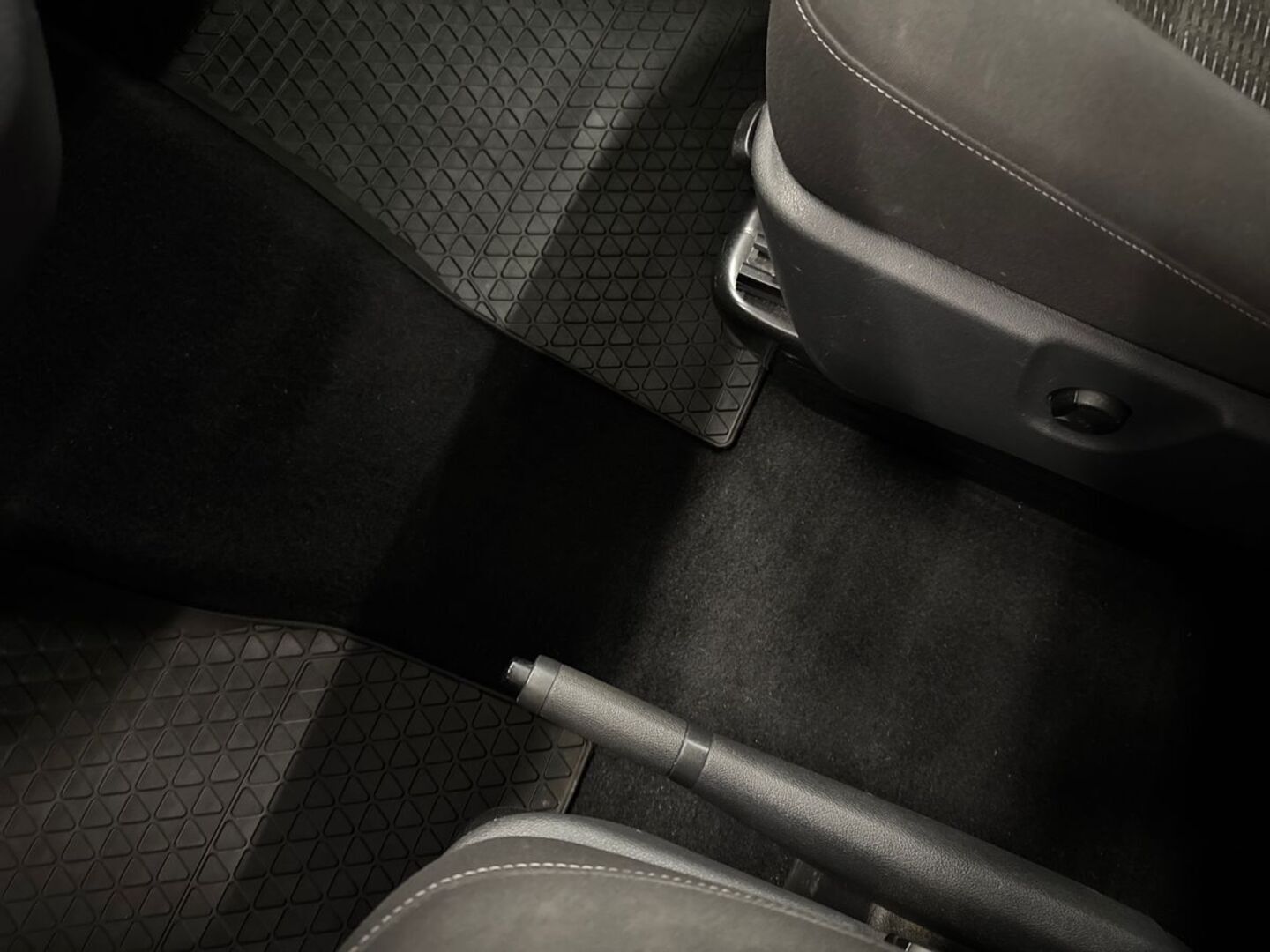 VOLKSWAGEN Caravelle 2016