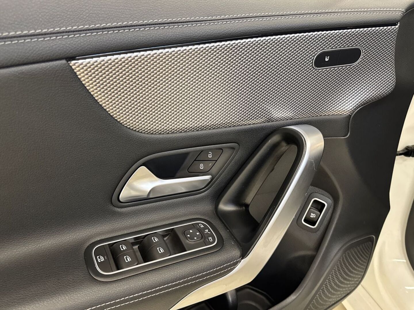 MERCEDES-BENZ CLA 2020