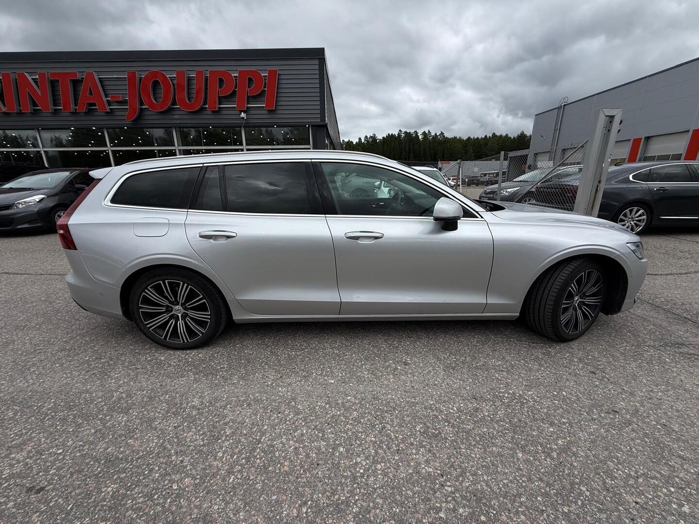 VOLVO V60 2022