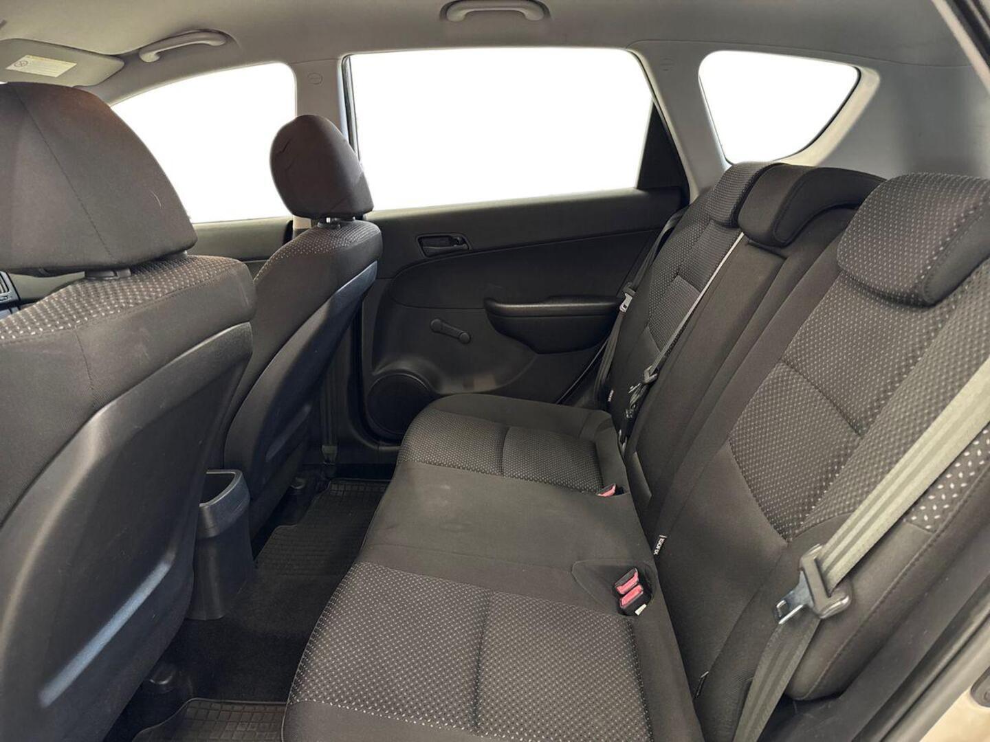 HYUNDAI i30 2010