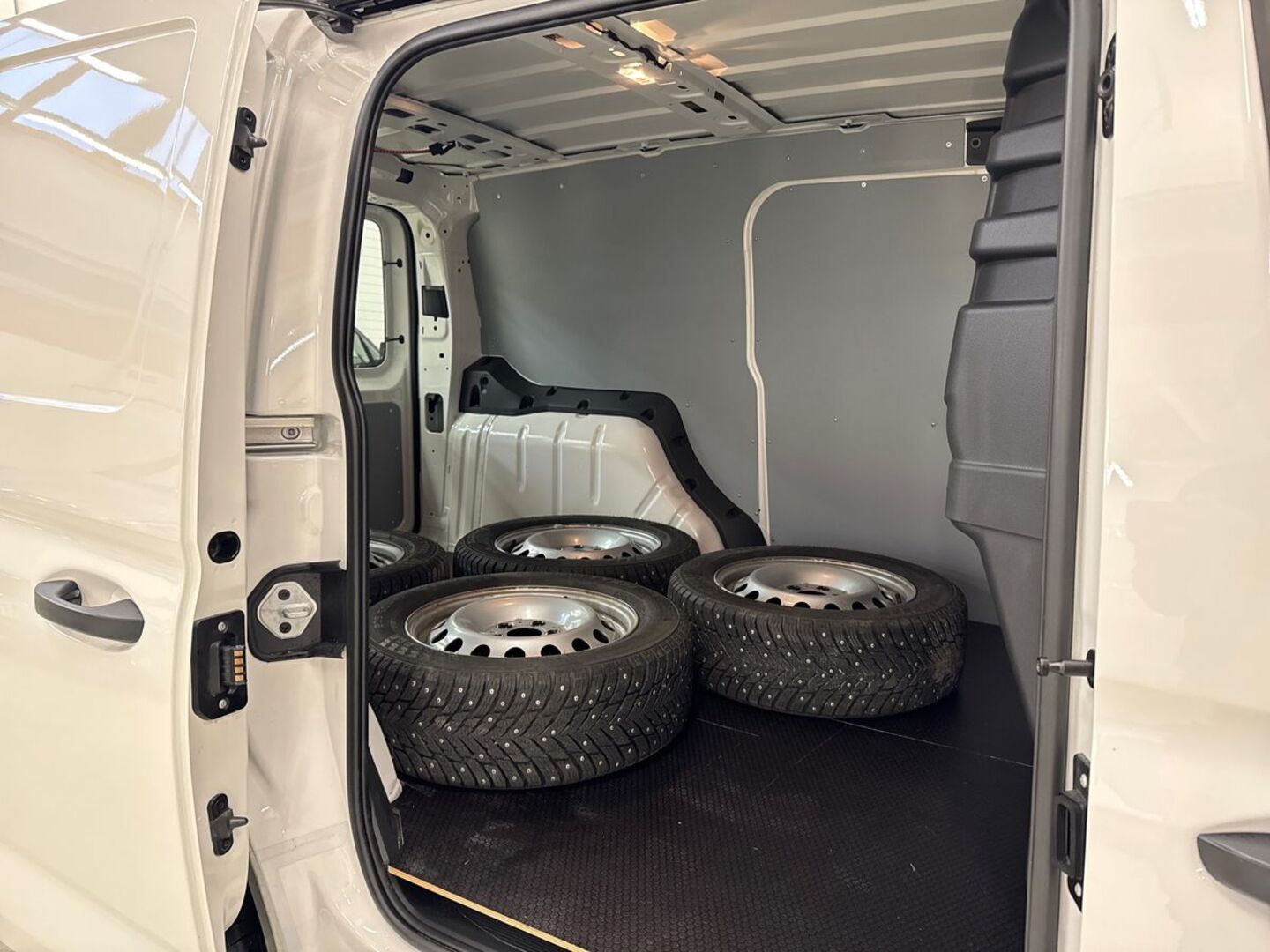 VOLKSWAGEN Caddy Maxi 5
