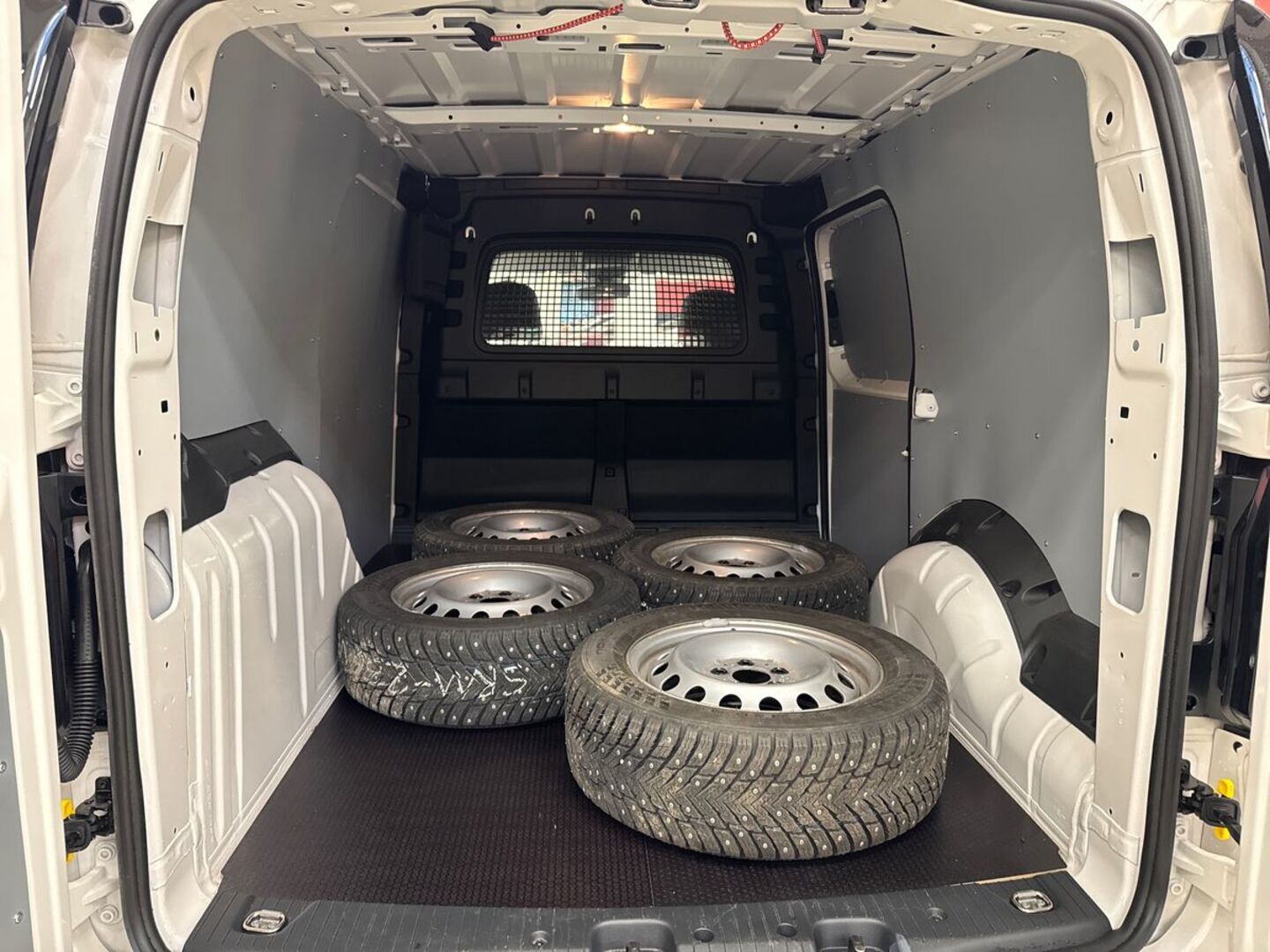 VOLKSWAGEN Caddy Maxi 9
