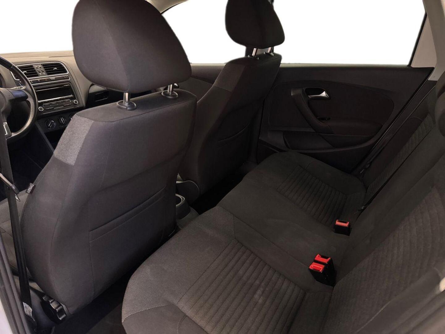 VOLKSWAGEN Polo 2012