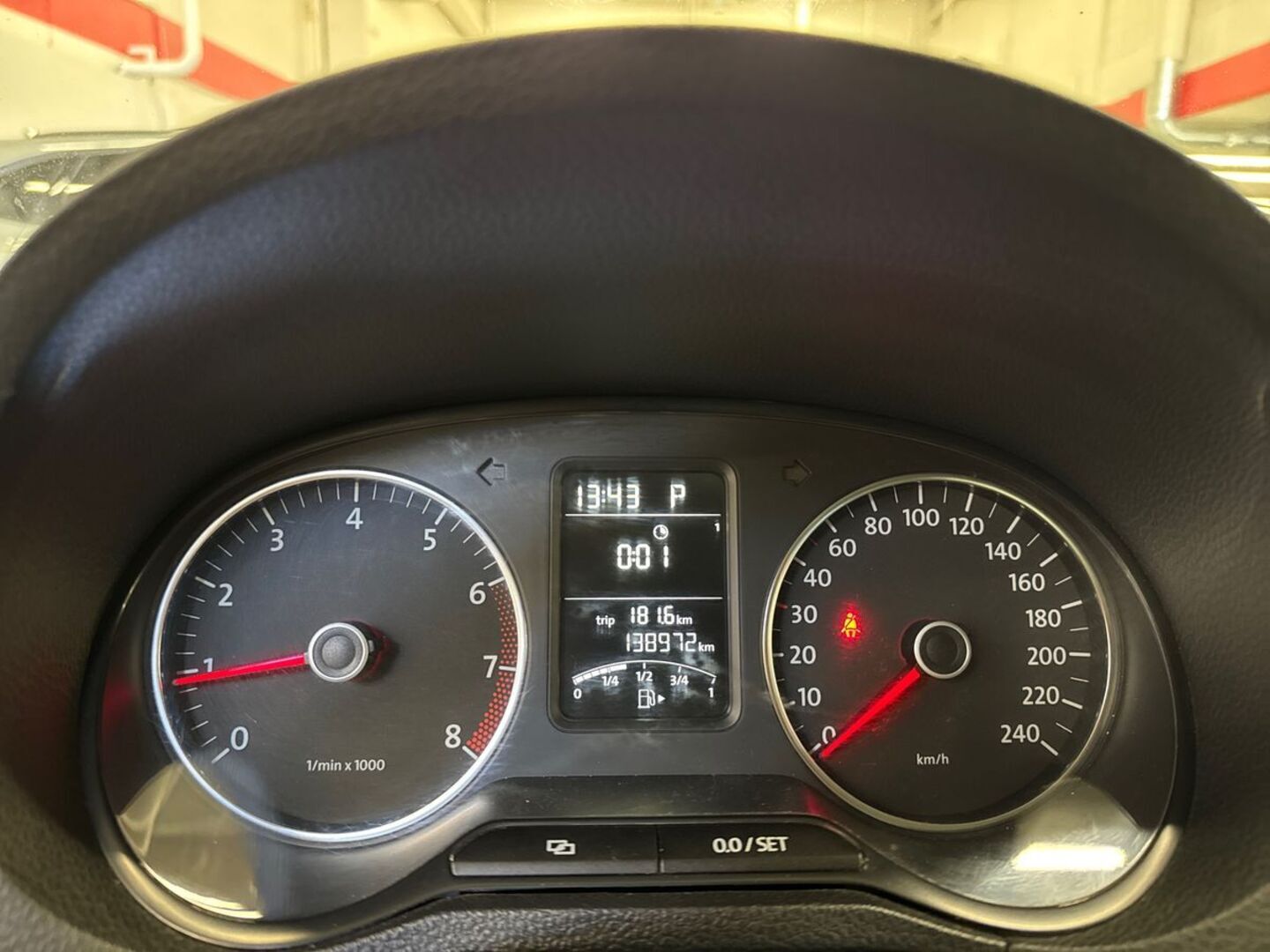 VOLKSWAGEN Polo 2012