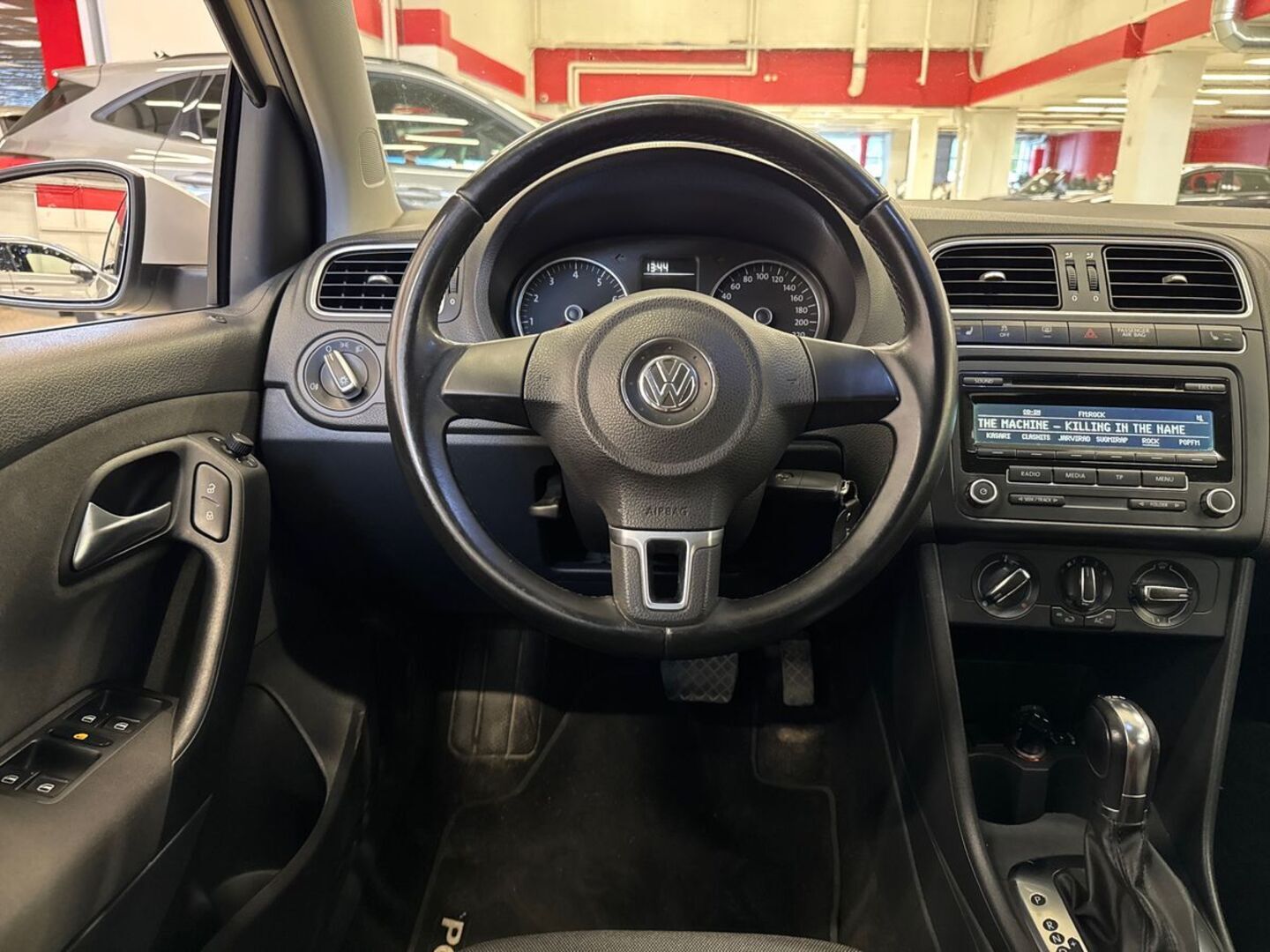 VOLKSWAGEN Polo 2012