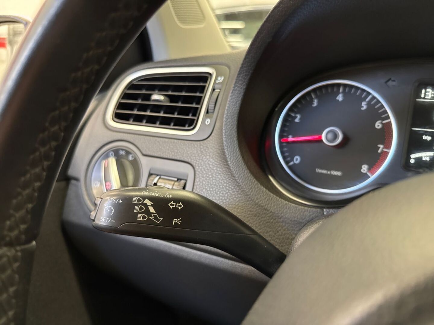 VOLKSWAGEN Polo 2012