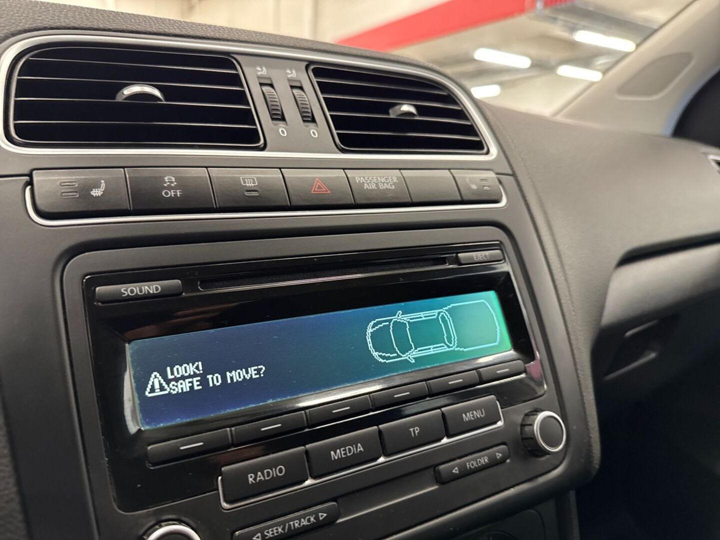 VOLKSWAGEN Polo 2012