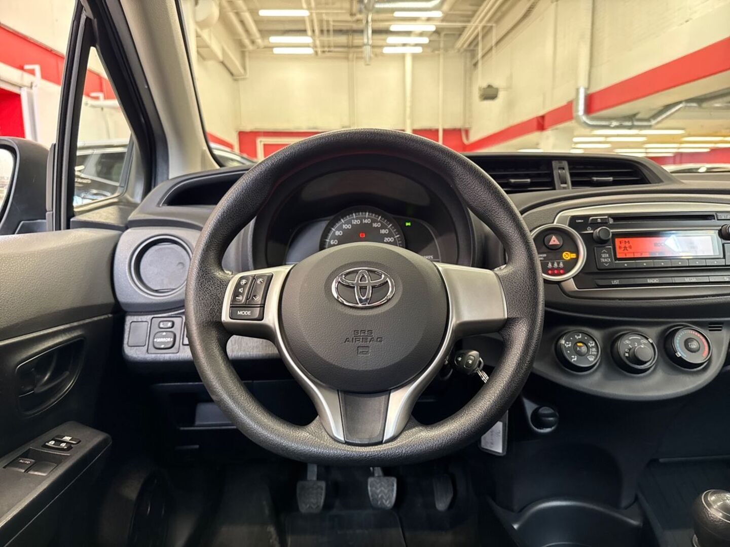 TOYOTA Yaris 2014