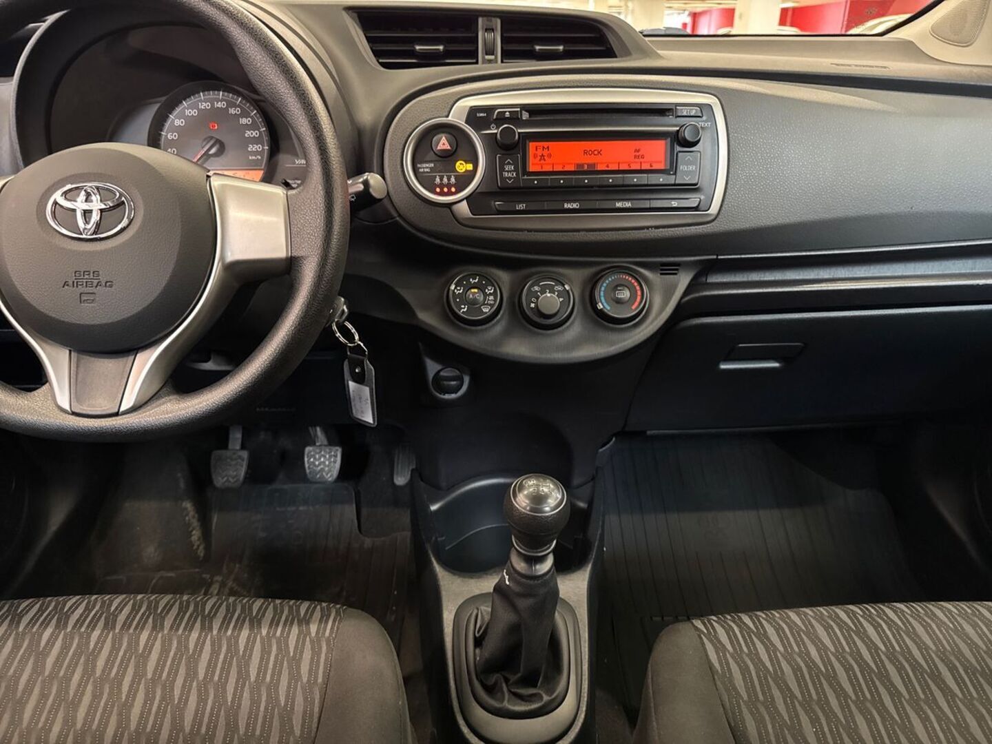 TOYOTA Yaris 2014