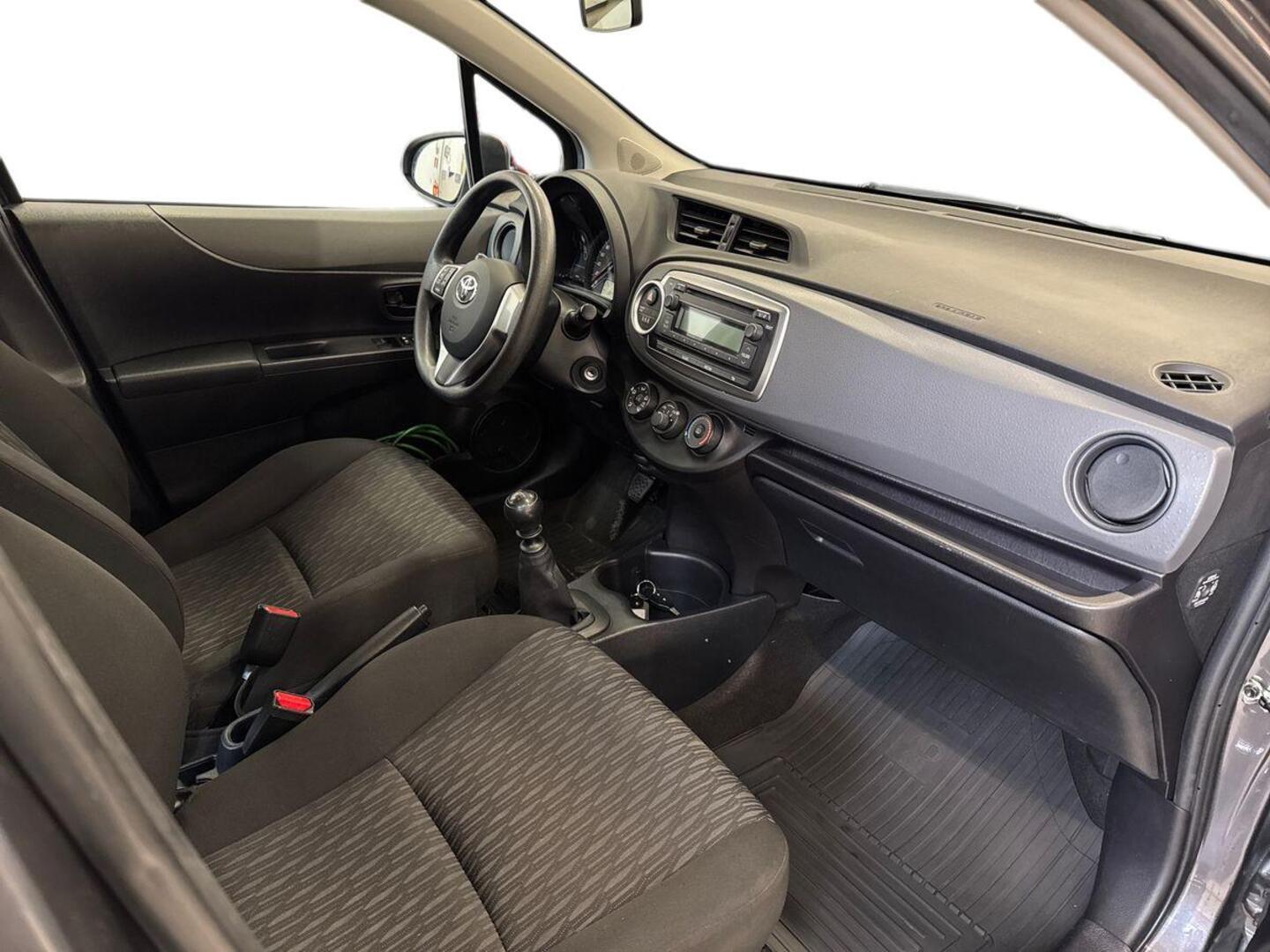 TOYOTA Yaris 2014