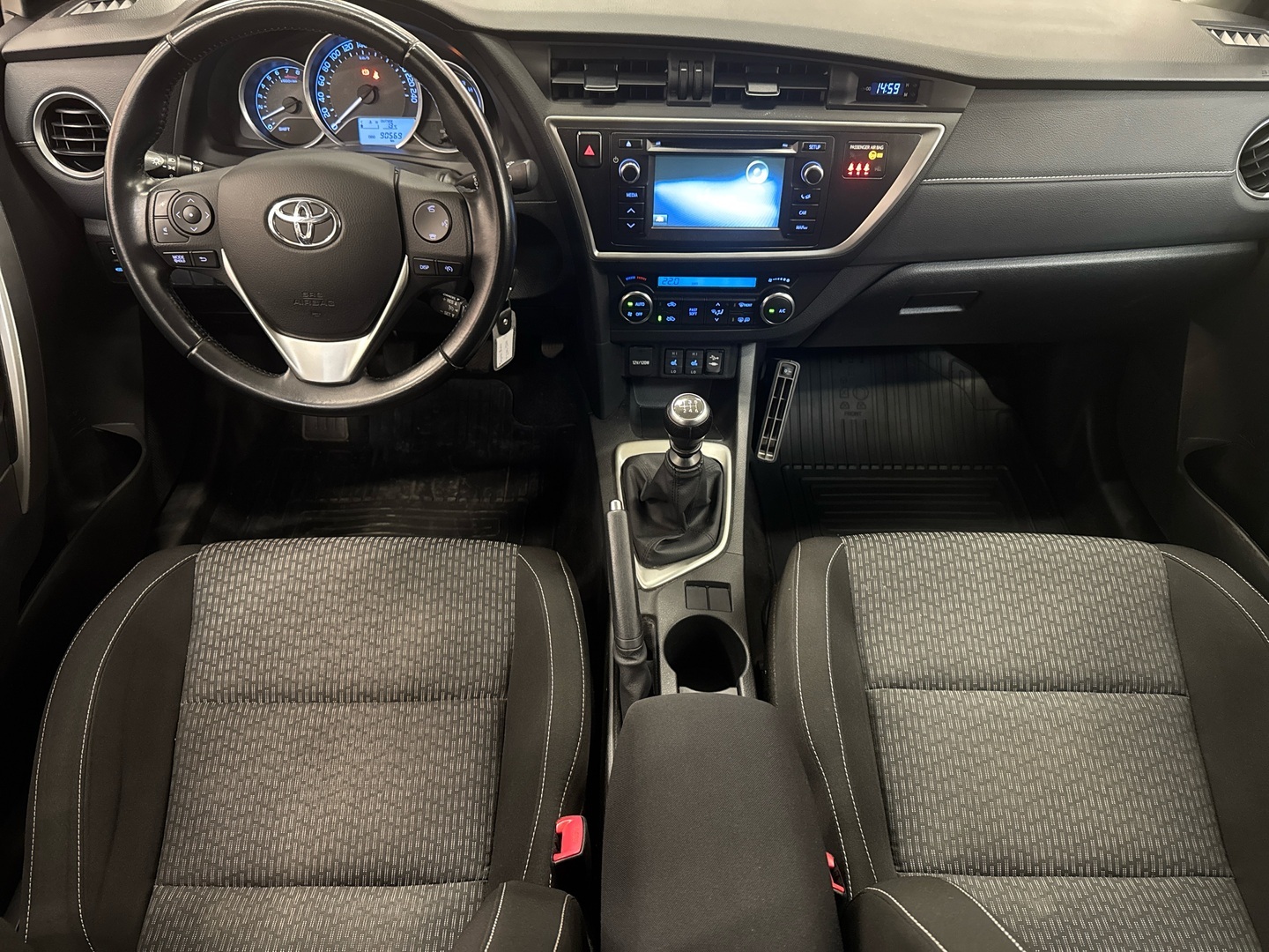TOYOTA Auris 2014