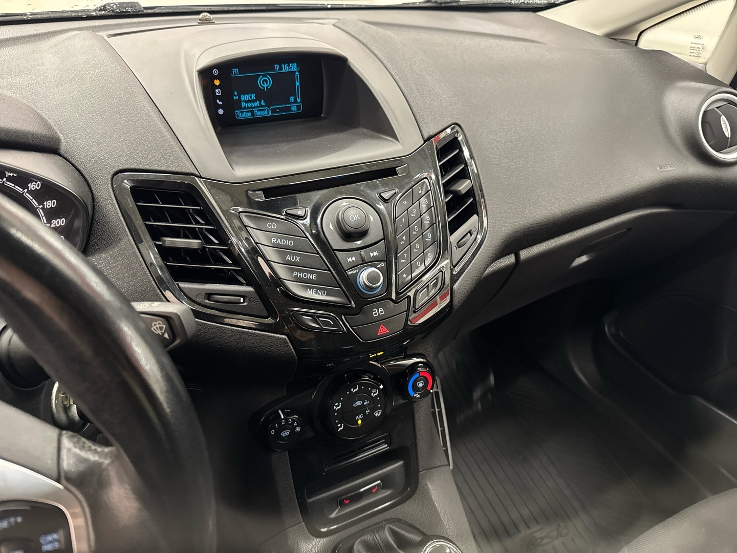 FORD Fiesta Van 2015