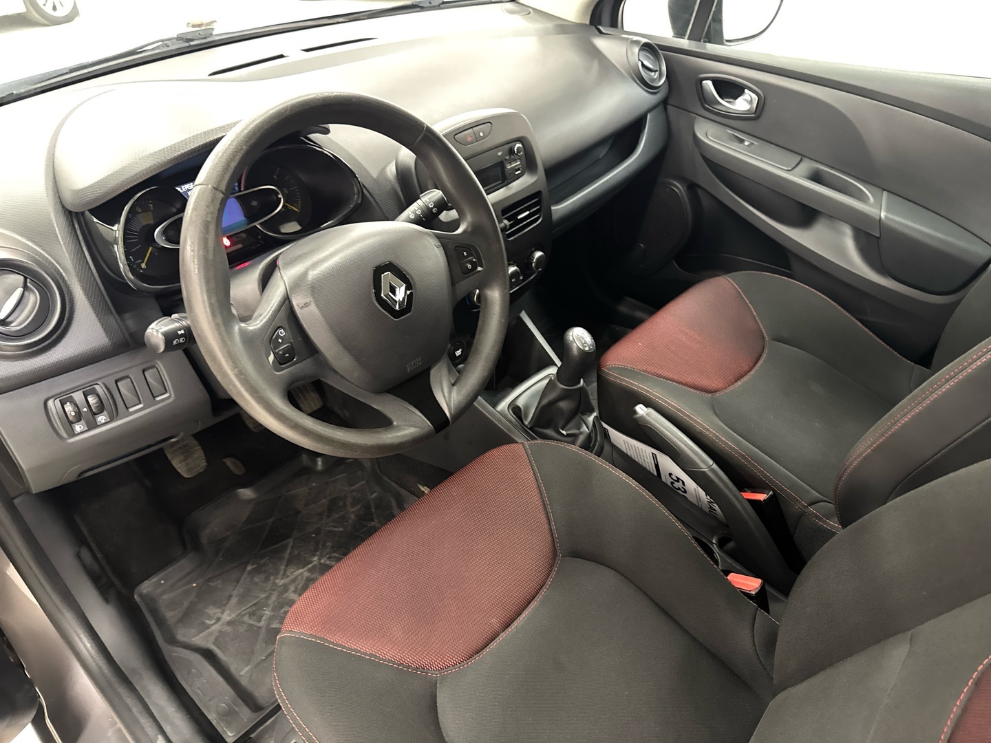 RENAULT Clio 2016