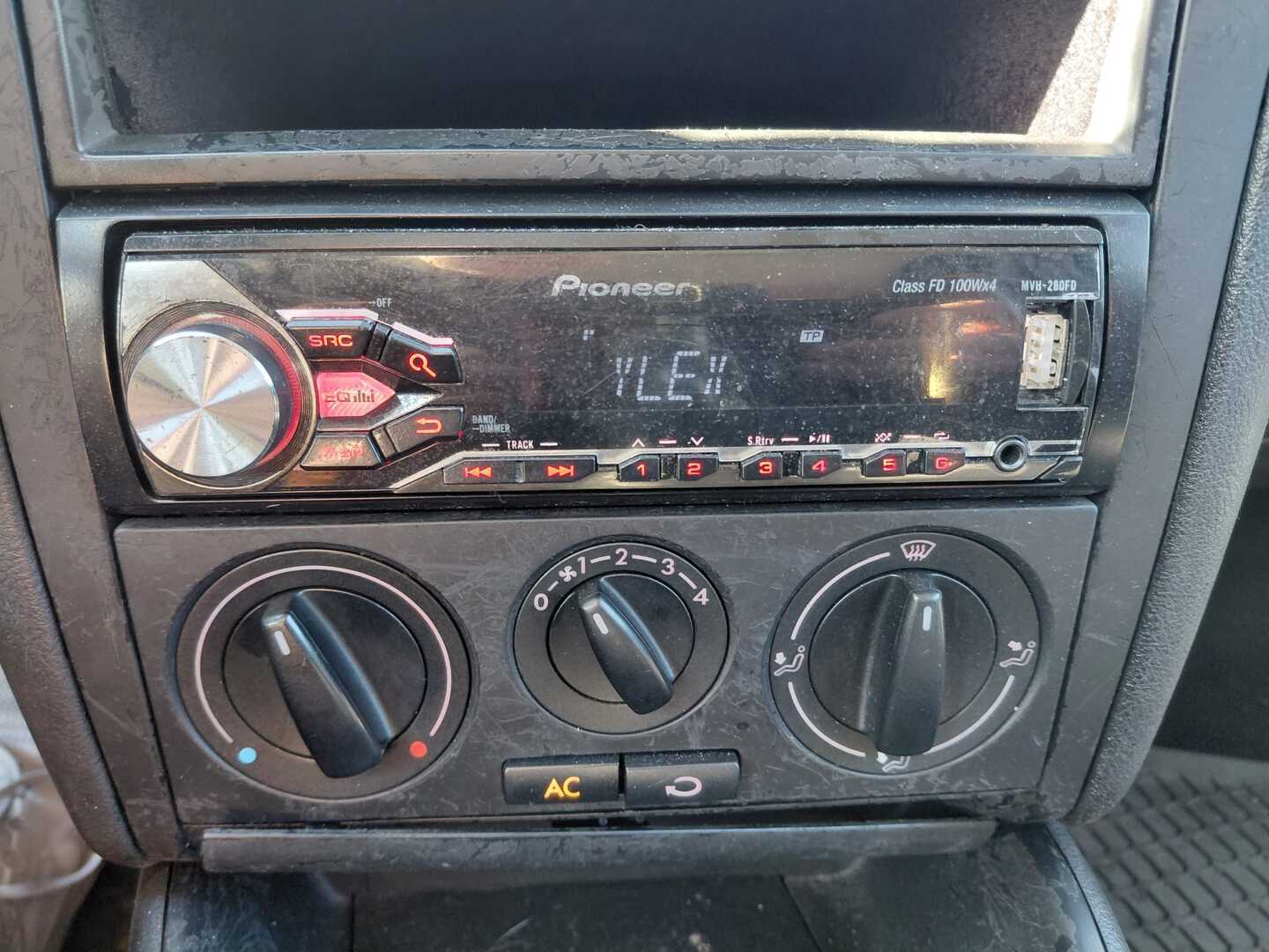 VOLKSWAGEN Golf 2000